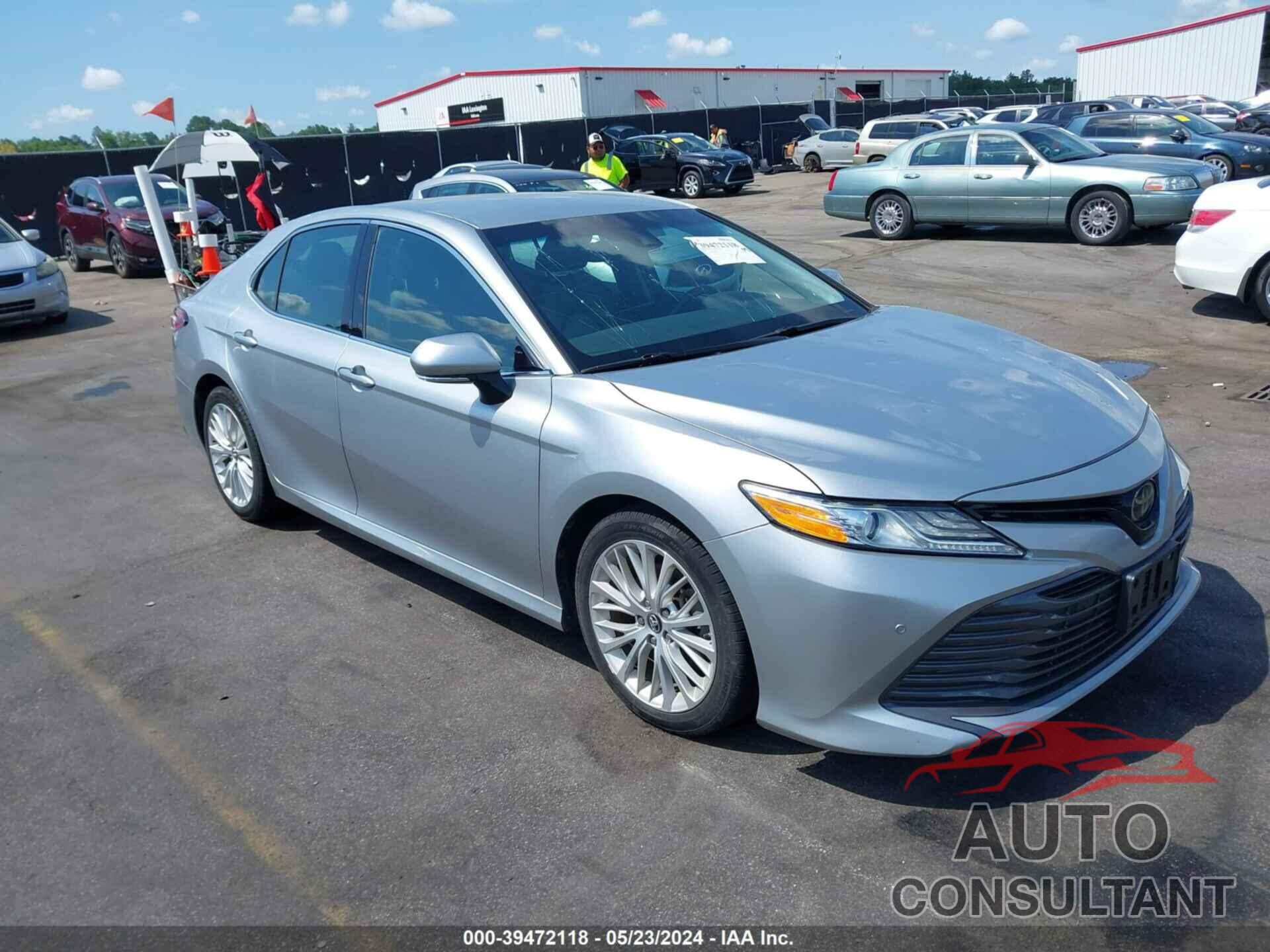TOYOTA CAMRY 2018 - 4T1B11HK4JU508558