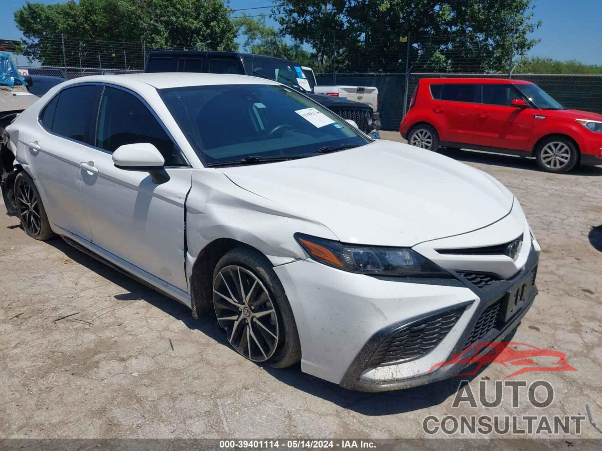 TOYOTA CAMRY 2021 - 4T1G11AKXMU617157