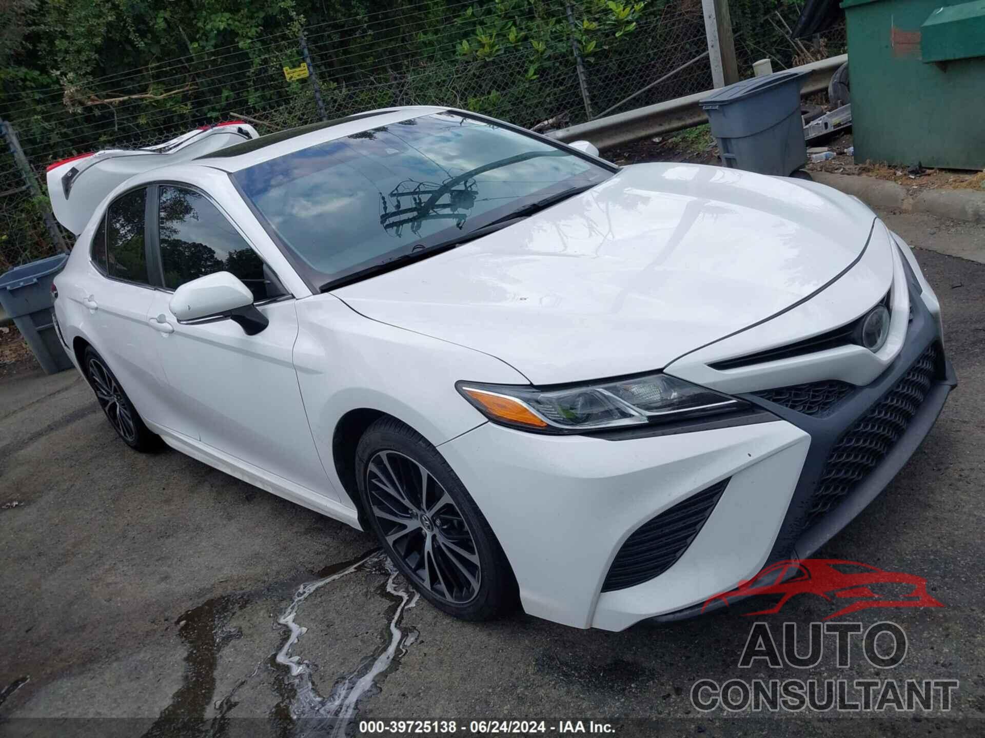 TOYOTA CAMRY 2018 - 4T1B11HK4JU595877