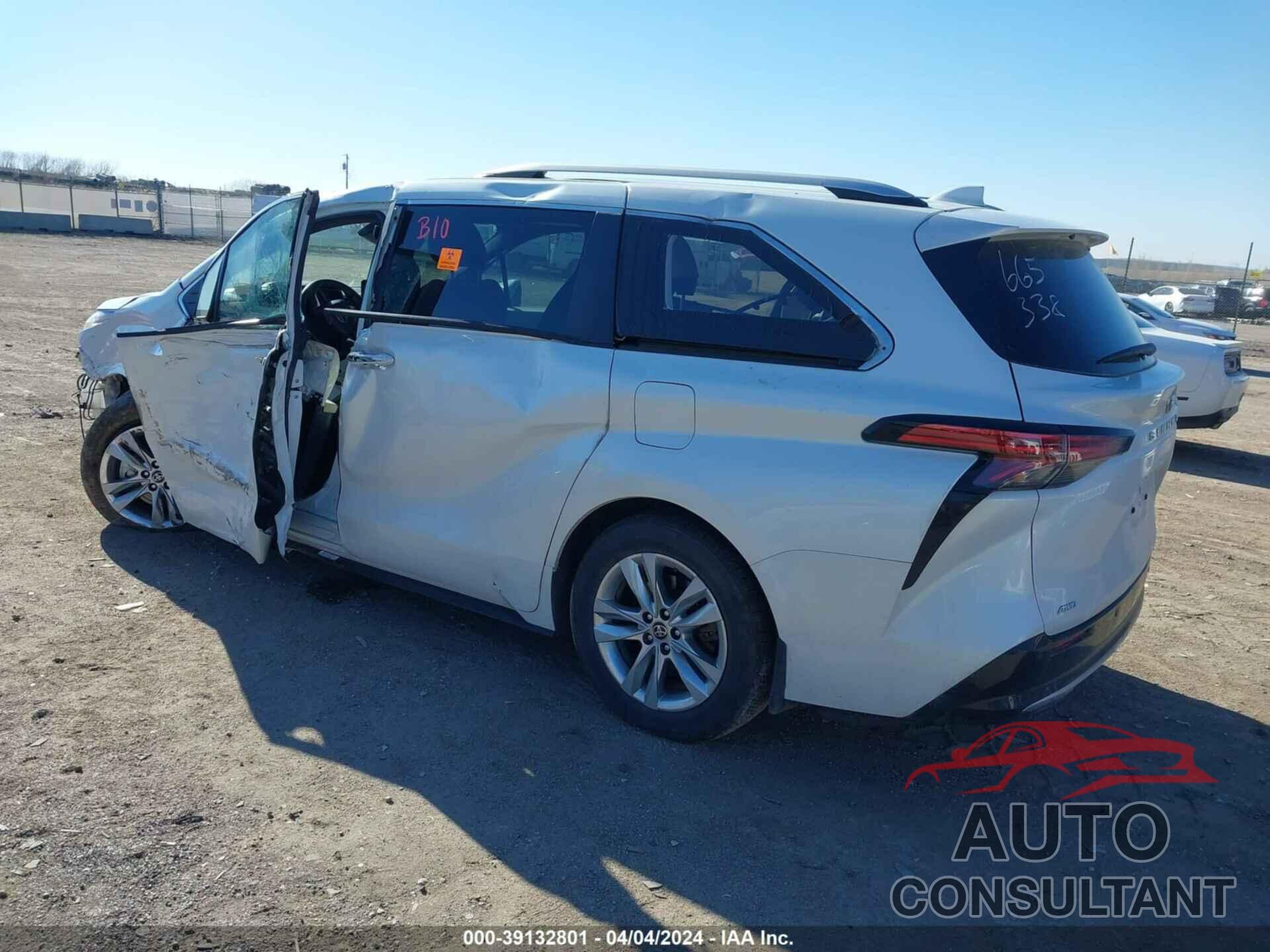 TOYOTA SIENNA 2022 - 5TDZSKFC5NS052372