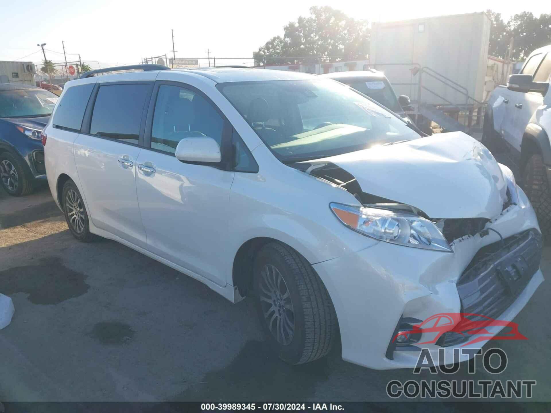 TOYOTA SIENNA 2018 - 5TDYZ3DC5JS921403