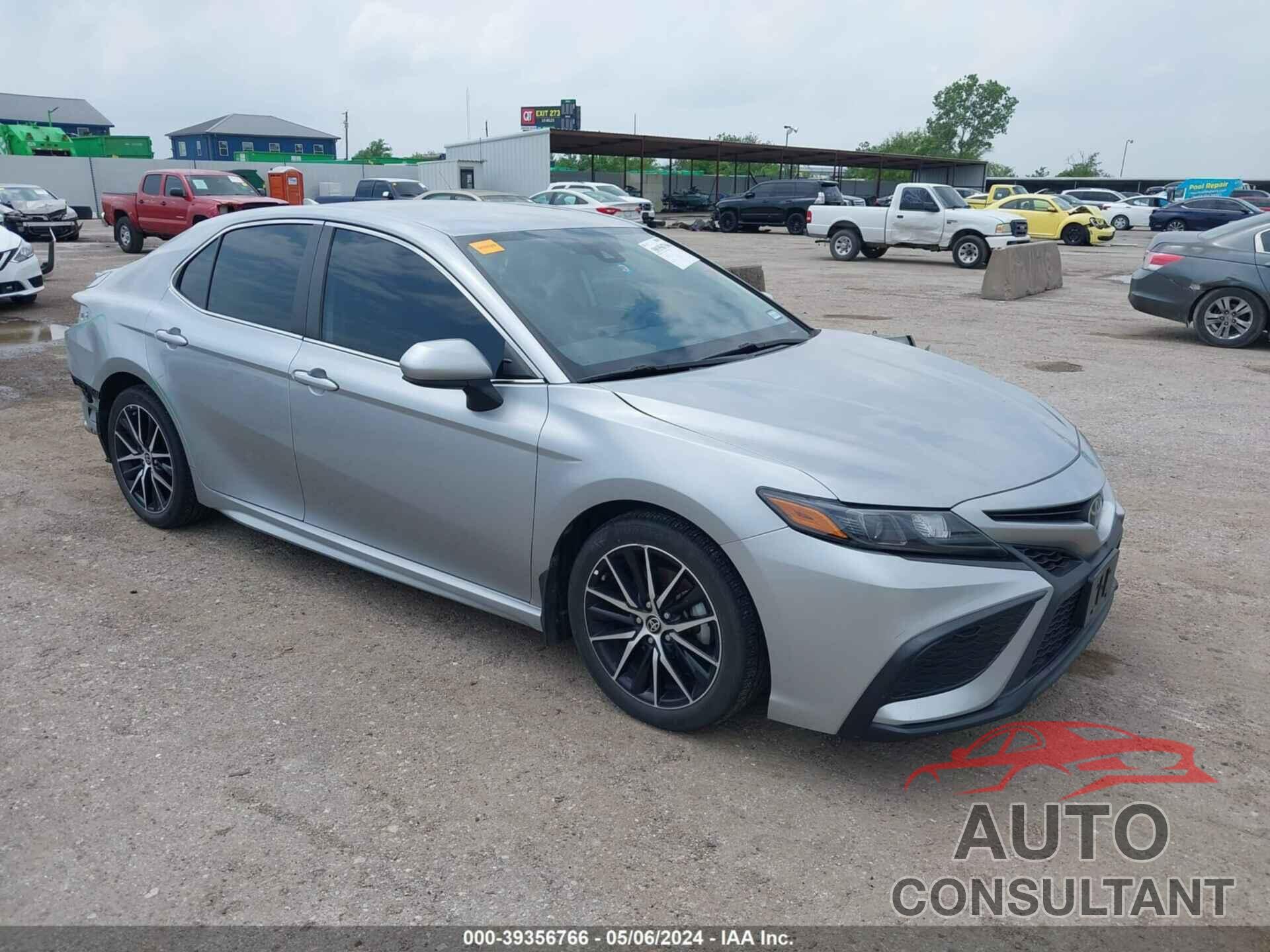 TOYOTA CAMRY 2021 - 4T1G11AK4MU586598