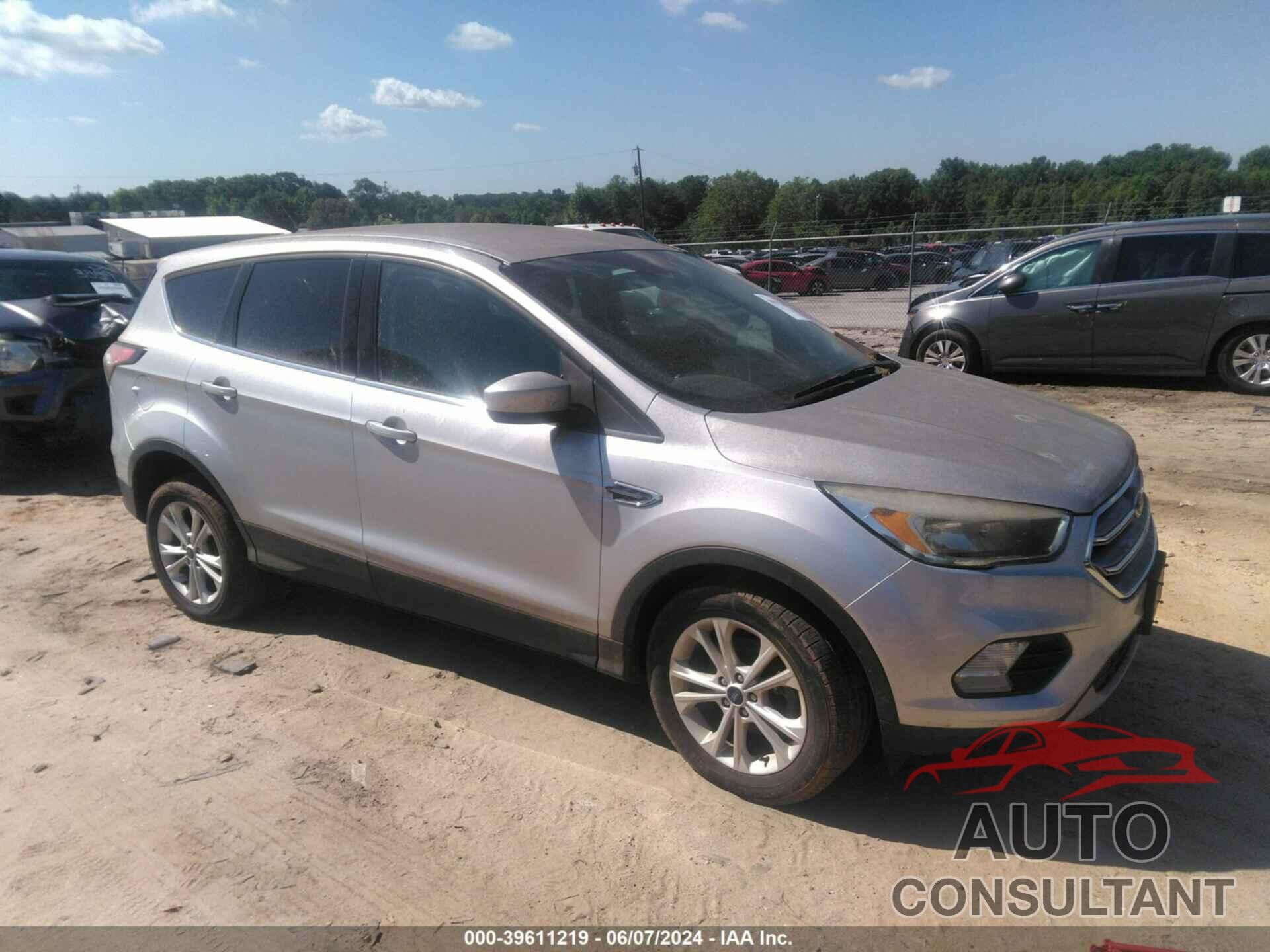 FORD ESCAPE 2017 - 1FMCU0GD7HUA52591