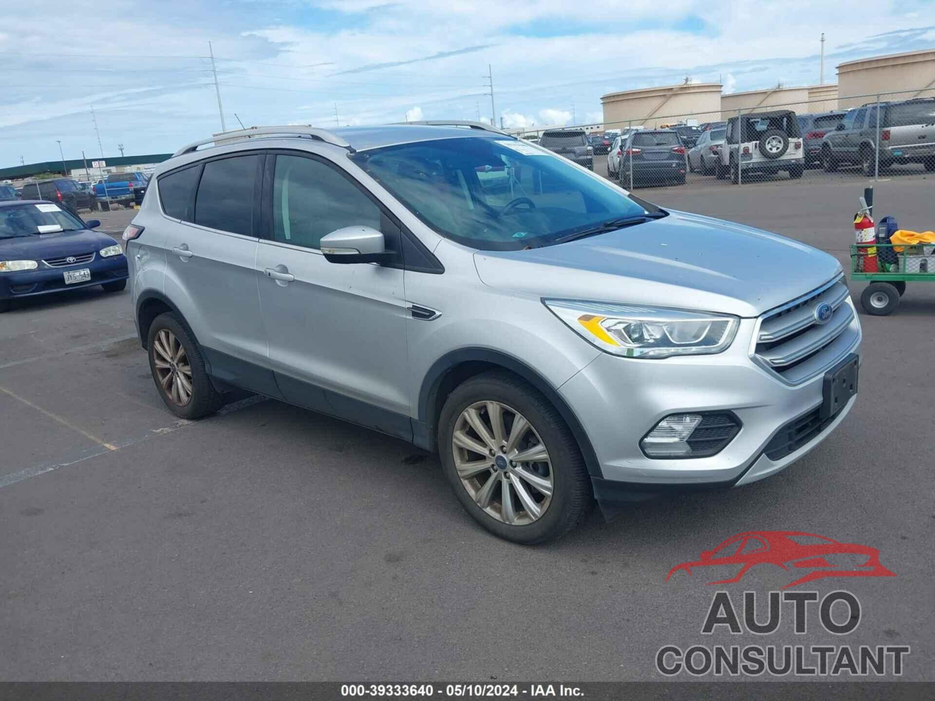 FORD ESCAPE 2017 - 1FMCU0J96HUD95767