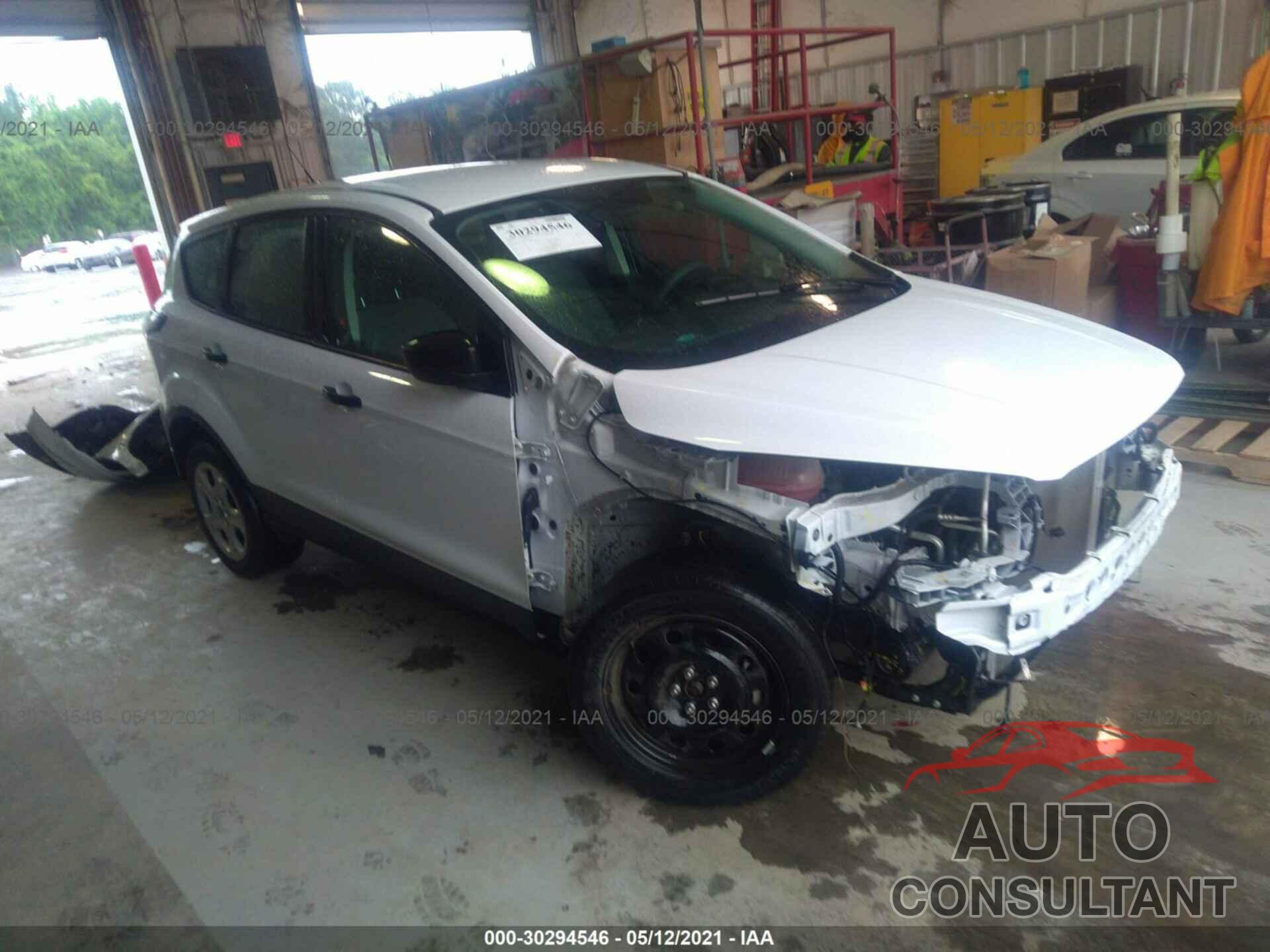FORD ESCAPE 2017 - 1FMCU0F74HUC31179