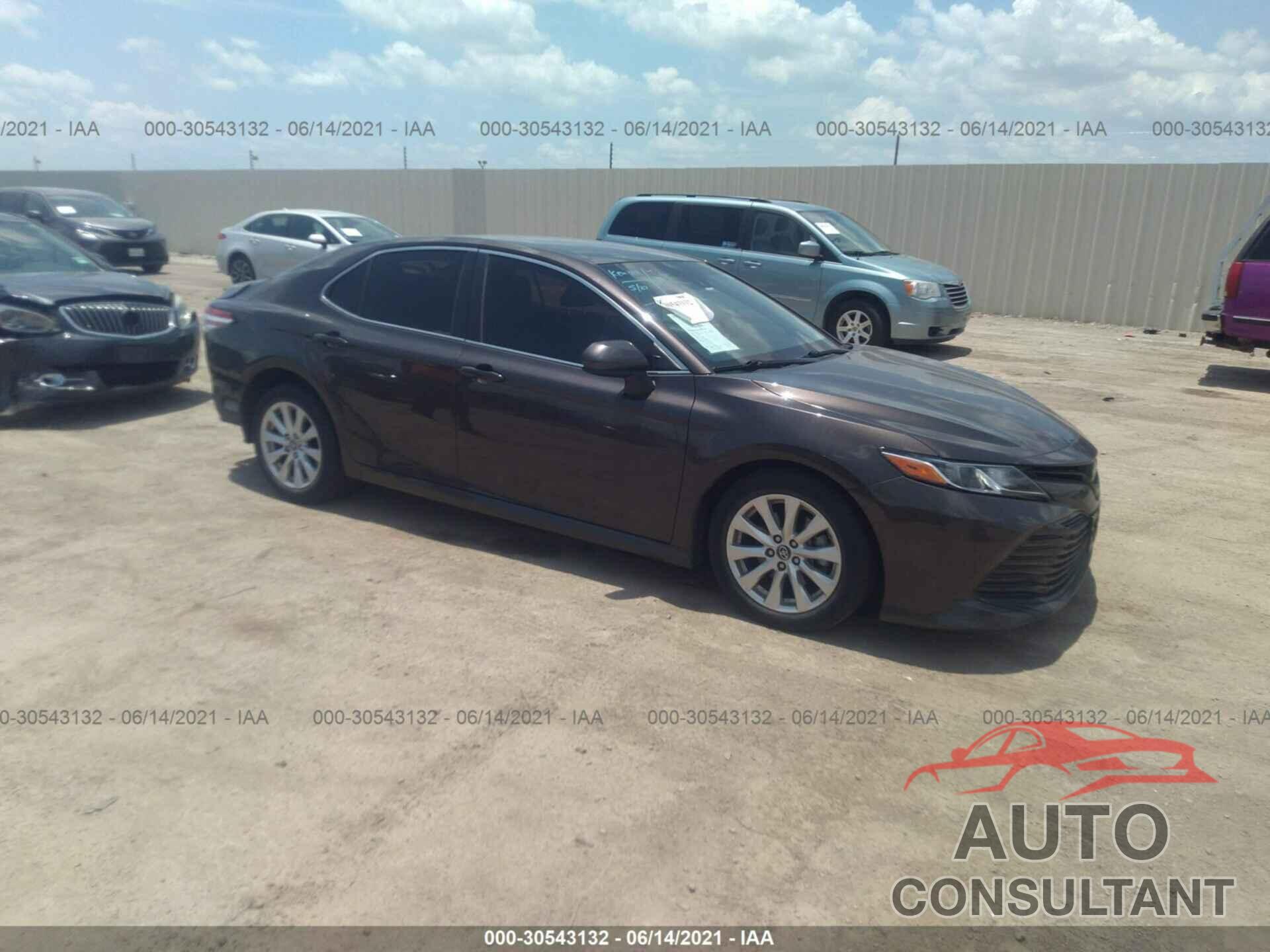 TOYOTA CAMRY 2018 - 4T1B11HK9JU516221