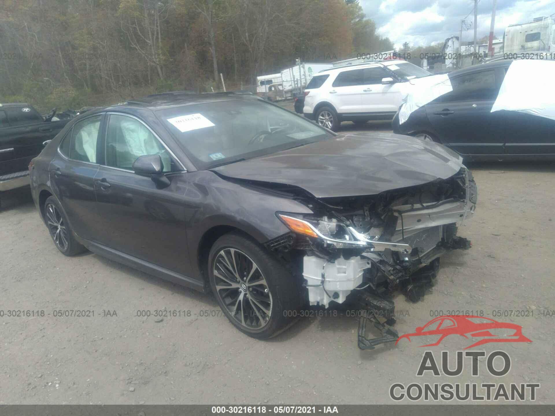 TOYOTA CAMRY 2018 - 4T1B11HK8JU568021