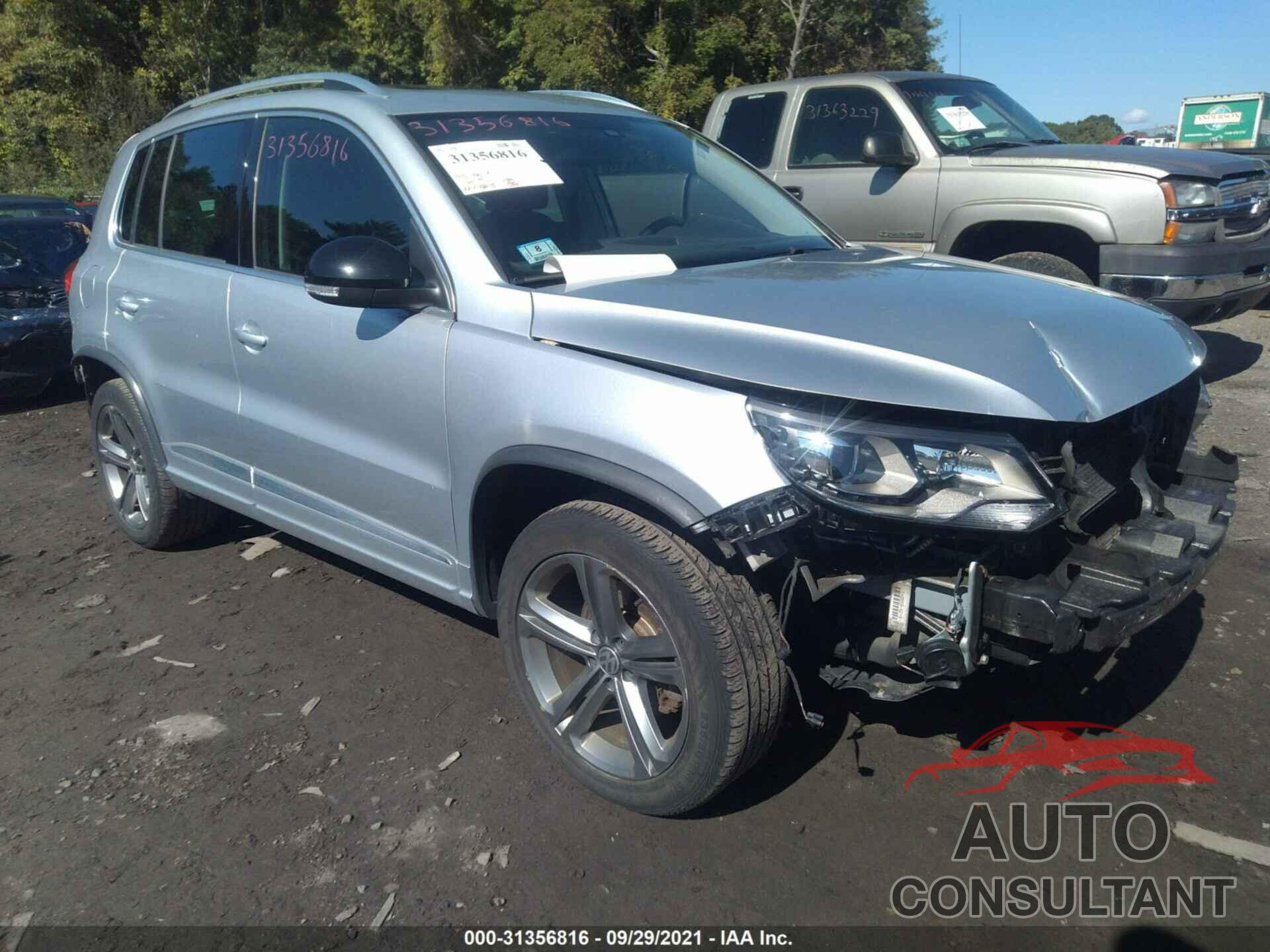 VOLKSWAGEN TIGUAN 2017 - WVGUV7AX4HK005981