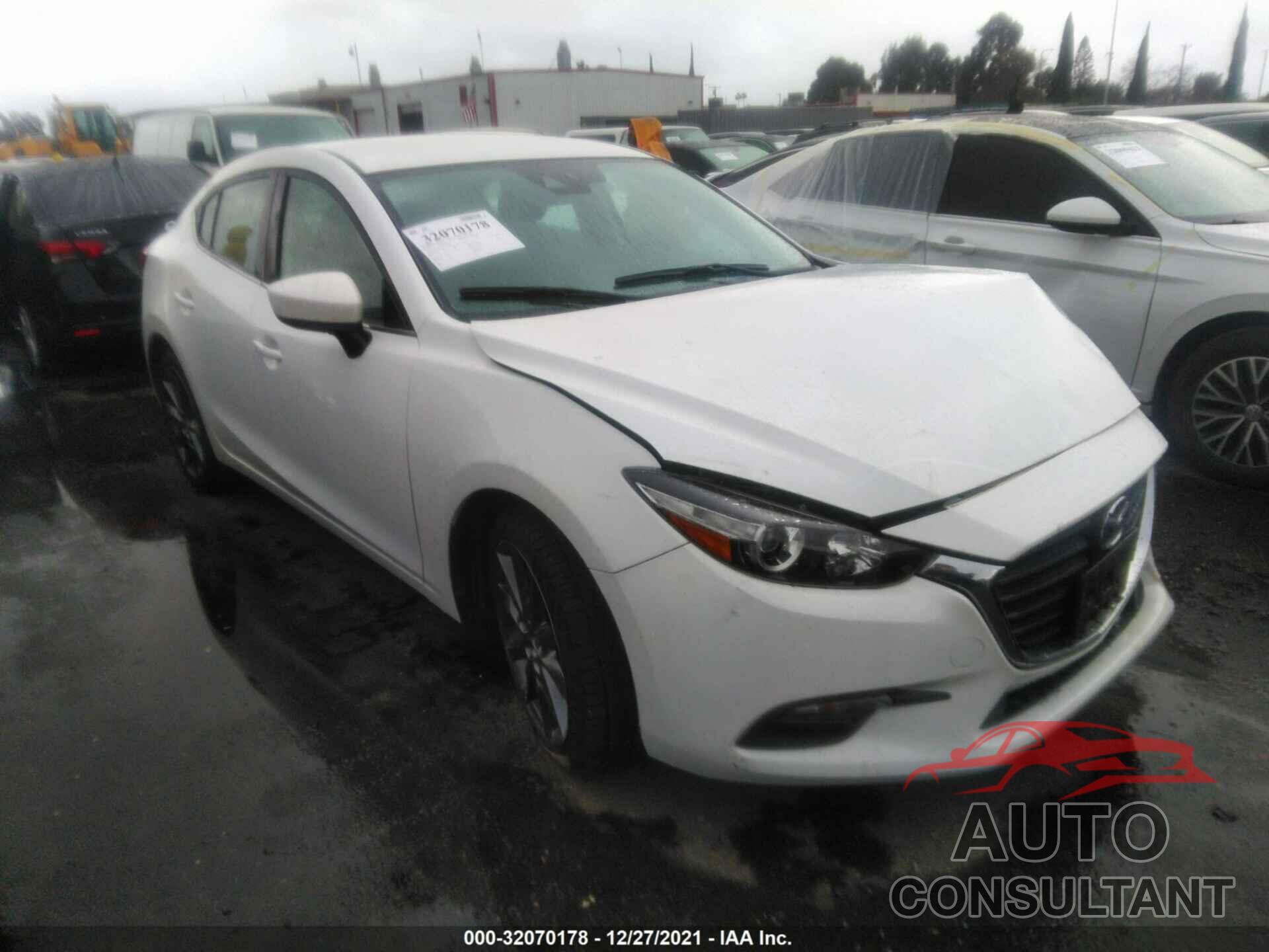 MAZDA MAZDA3 4-DOOR 2018 - 3MZBN1V30JM202870