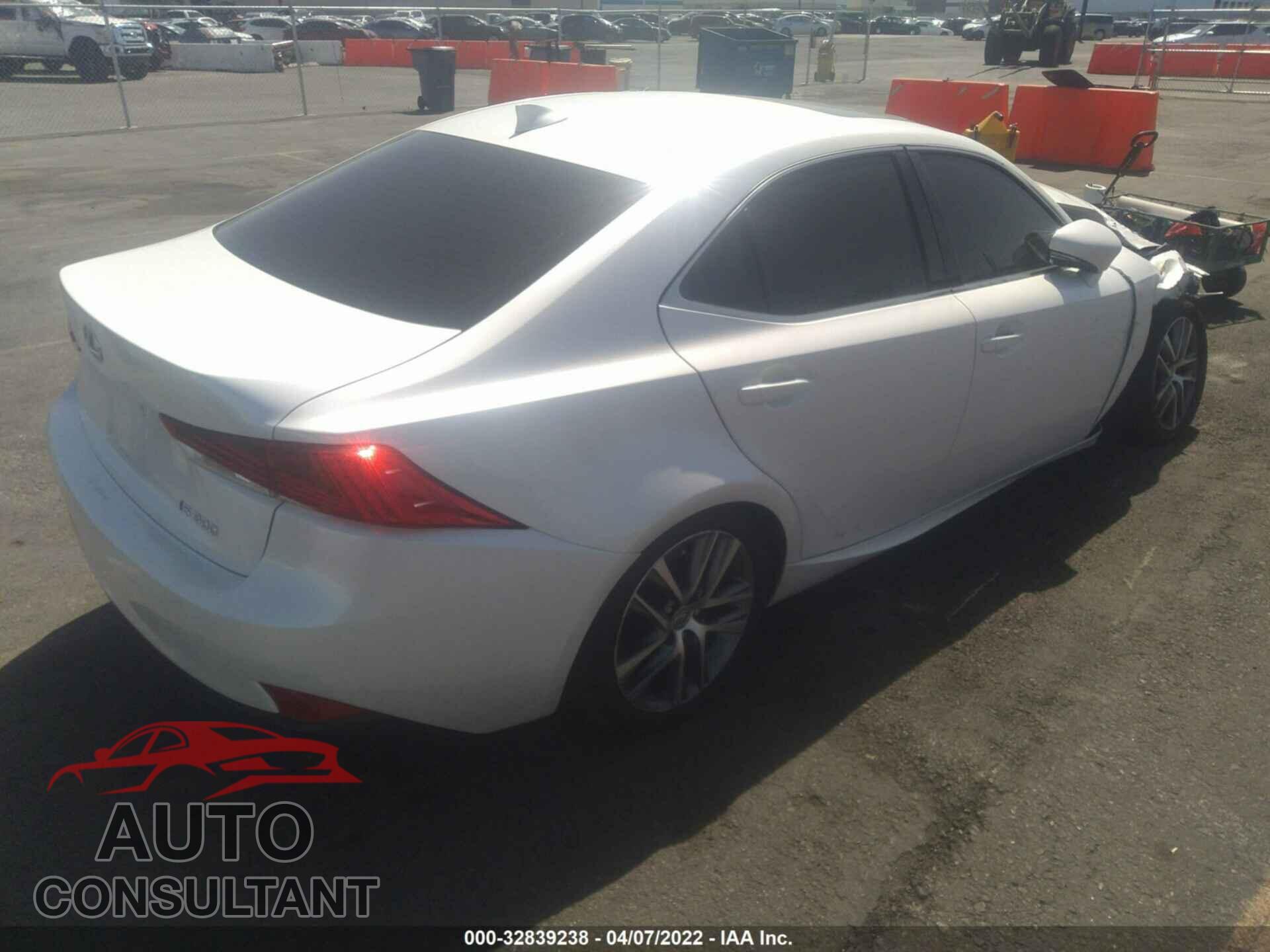 LEXUS IS 2018 - JTHBA1D21J5077048