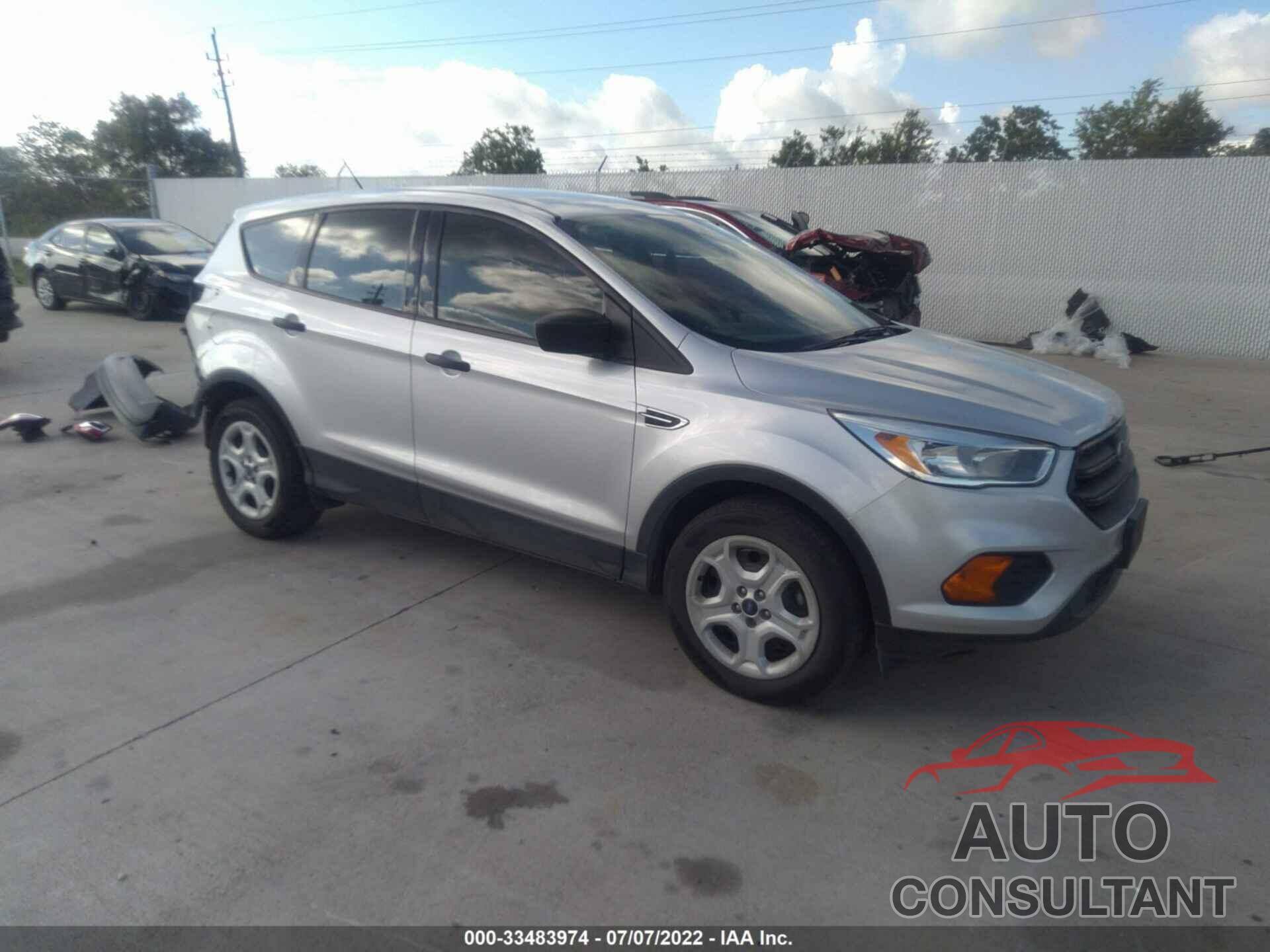 FORD ESCAPE 2017 - 1FMCU0F77HUD37013