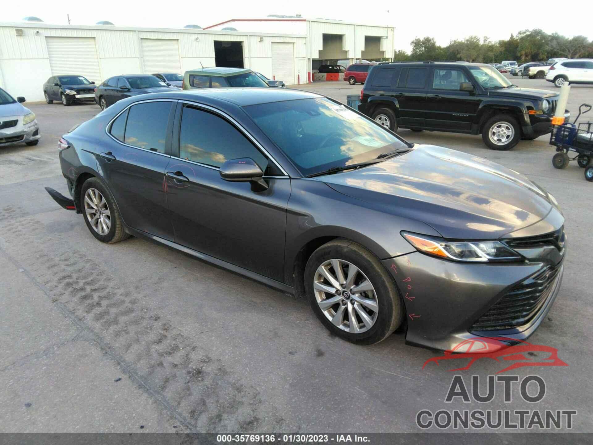TOYOTA CAMRY 2018 - 4T1B11HK6JU096613