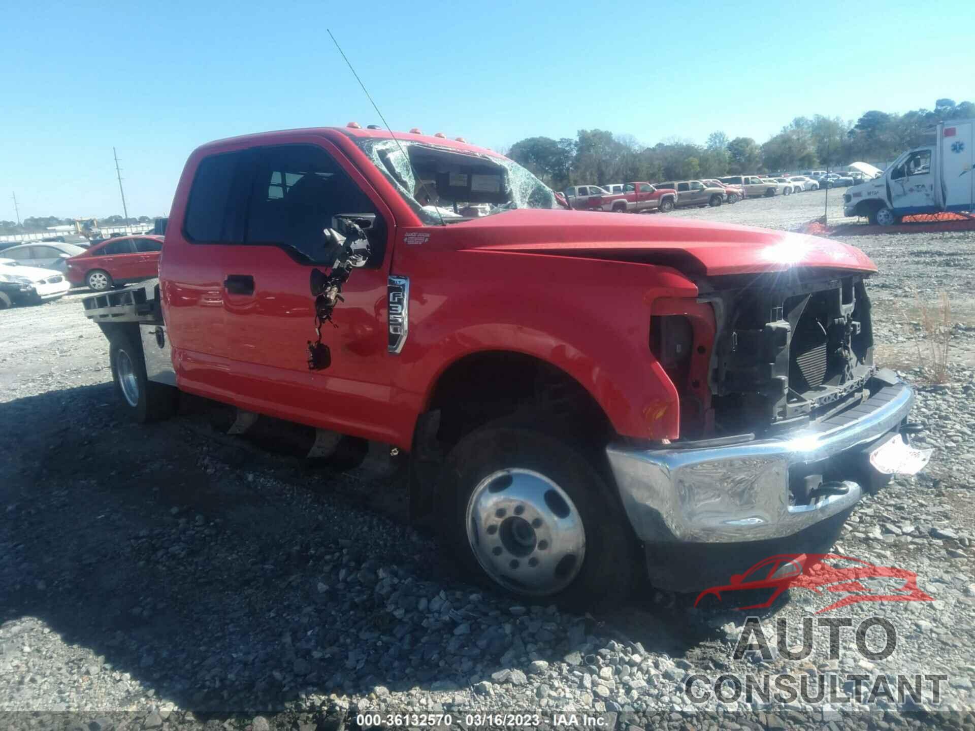 FORD F-350 CHASSIS 2017 - 1FD8X3H64HEF05638