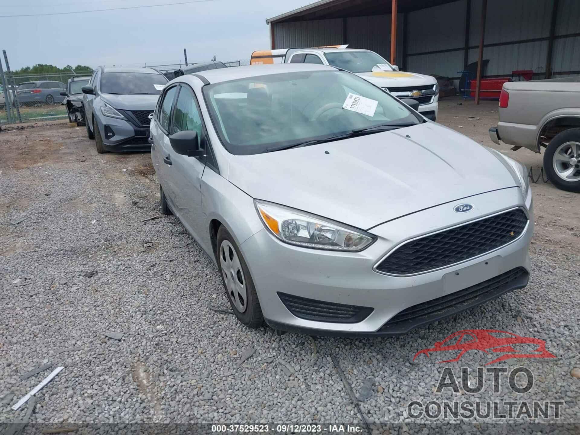 FORD FOCUS 2018 - 1FADP3E20JL299455