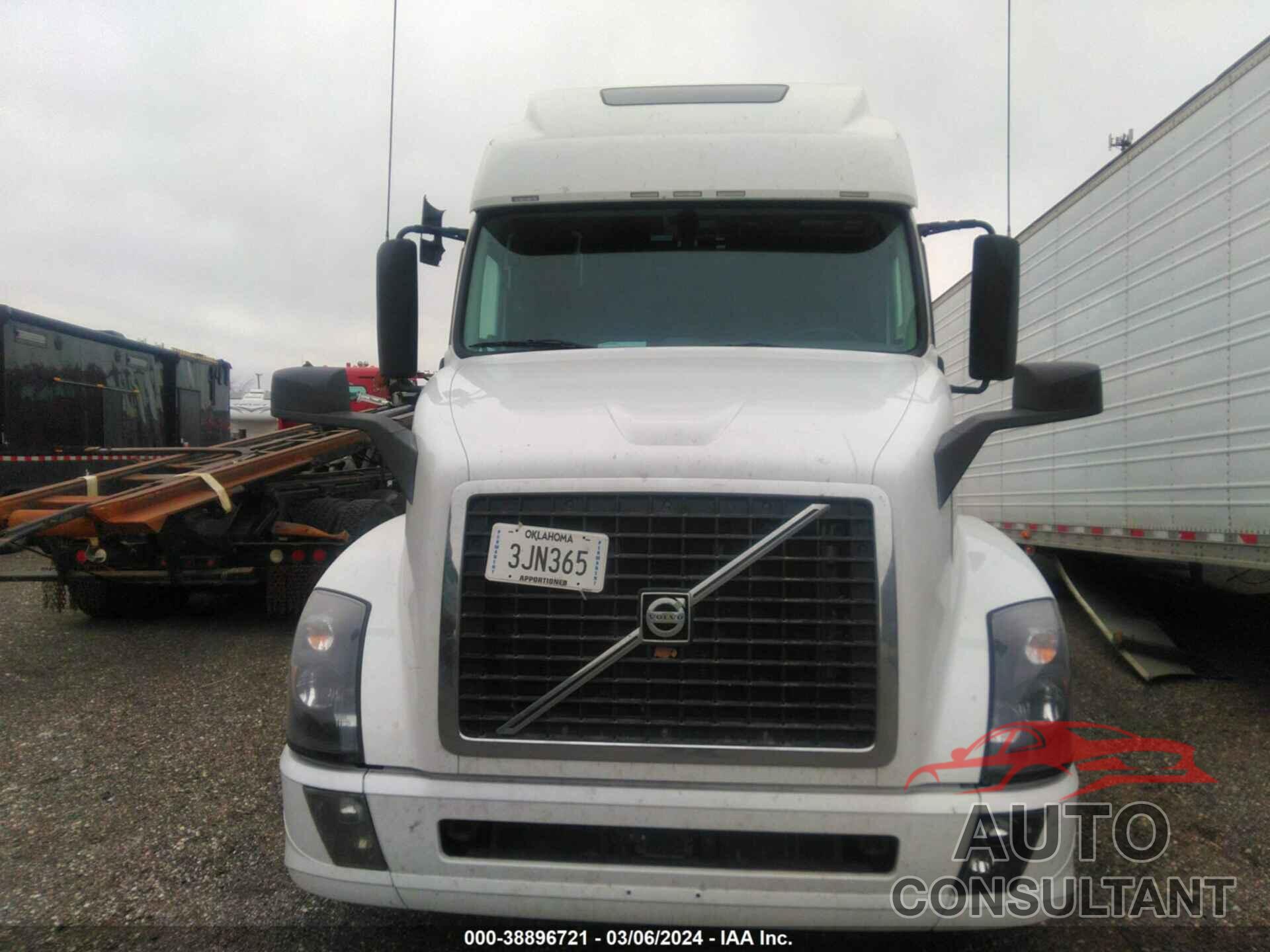 VOLVO VNL 2018 - 4V4NB9EH1JN998249