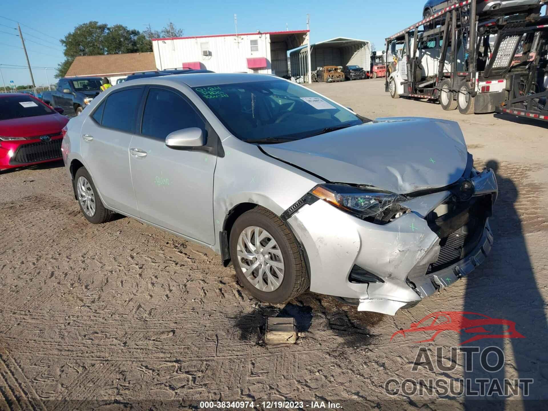 TOYOTA COROLLA 2018 - 5YFBURHE3JP822218