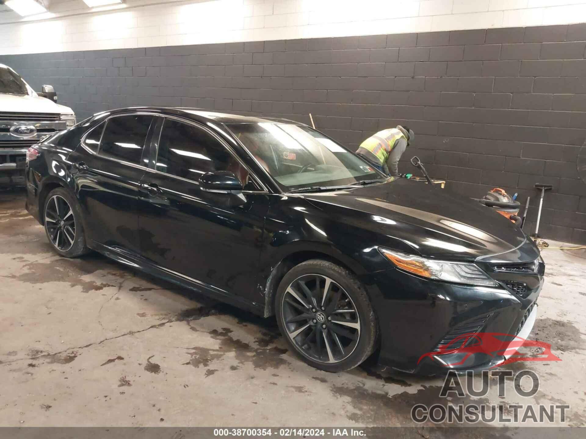 TOYOTA CAMRY 2018 - 4T1B61HK1JU071796