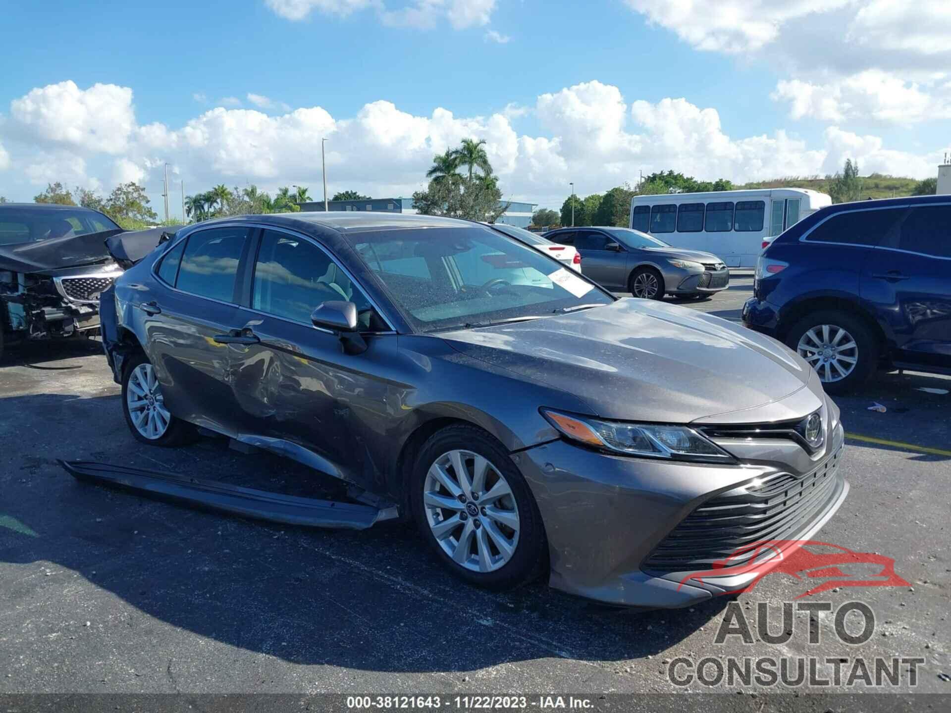 TOYOTA CAMRY 2018 - 4T1B11HK4JU116924