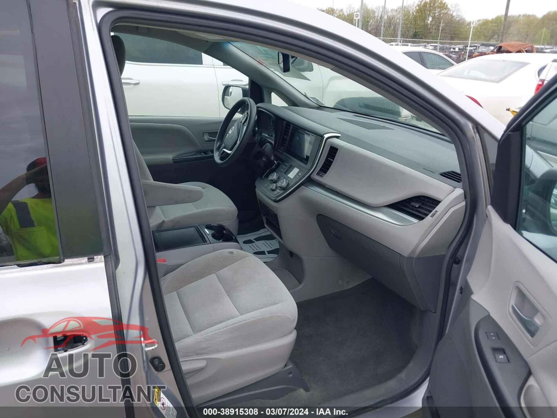 TOYOTA SIENNA 2017 - 5TDKZ3DCXHS779968