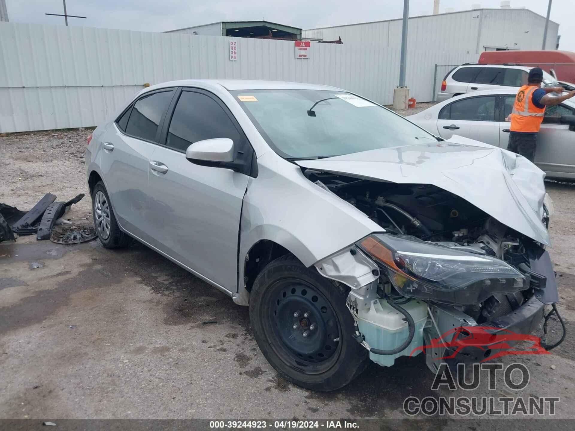 TOYOTA COROLLA 2018 - 2T1BURHE3JC000647
