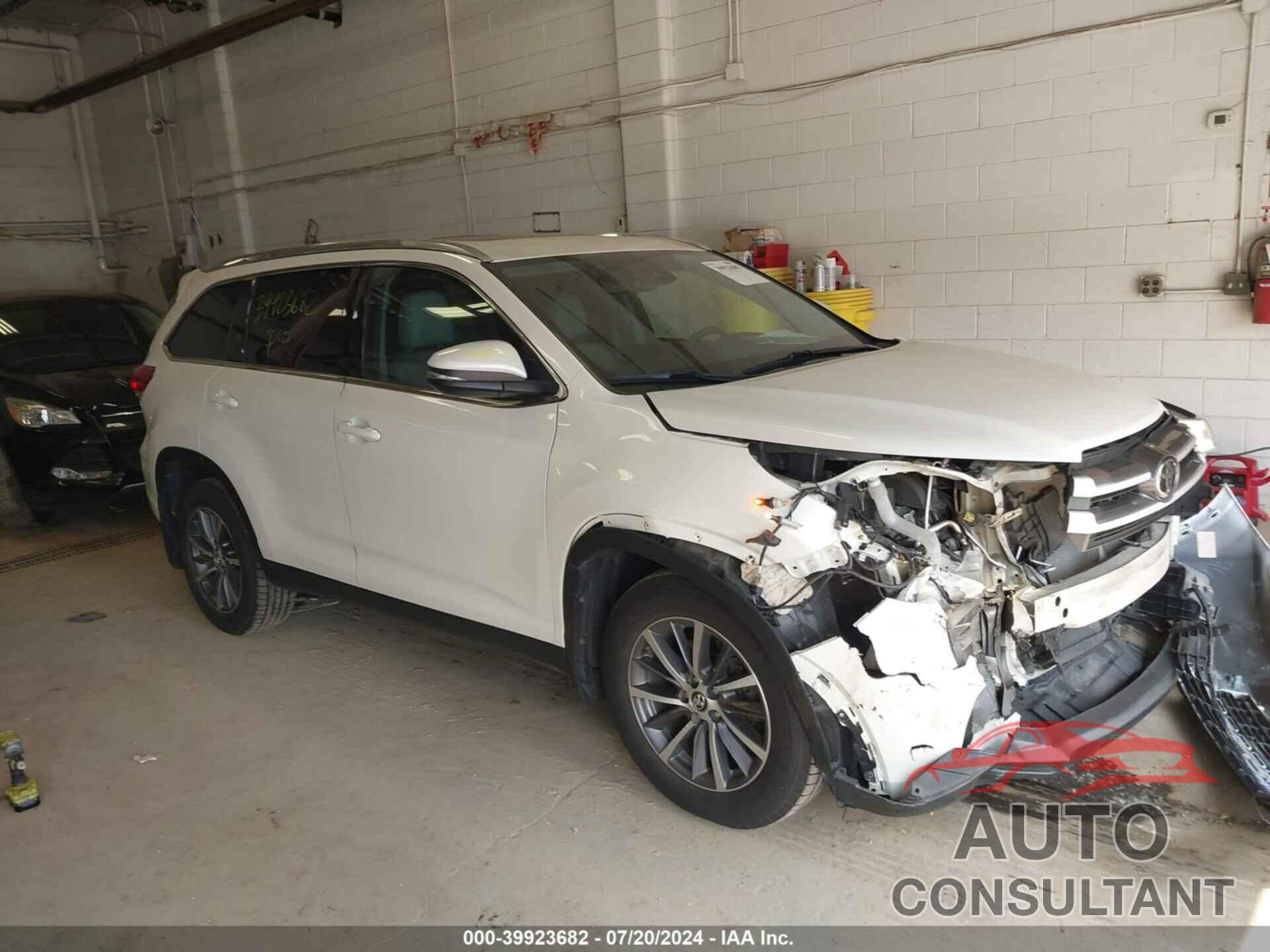 TOYOTA HIGHLANDER 2019 - 5TDJZRFH7KS598356