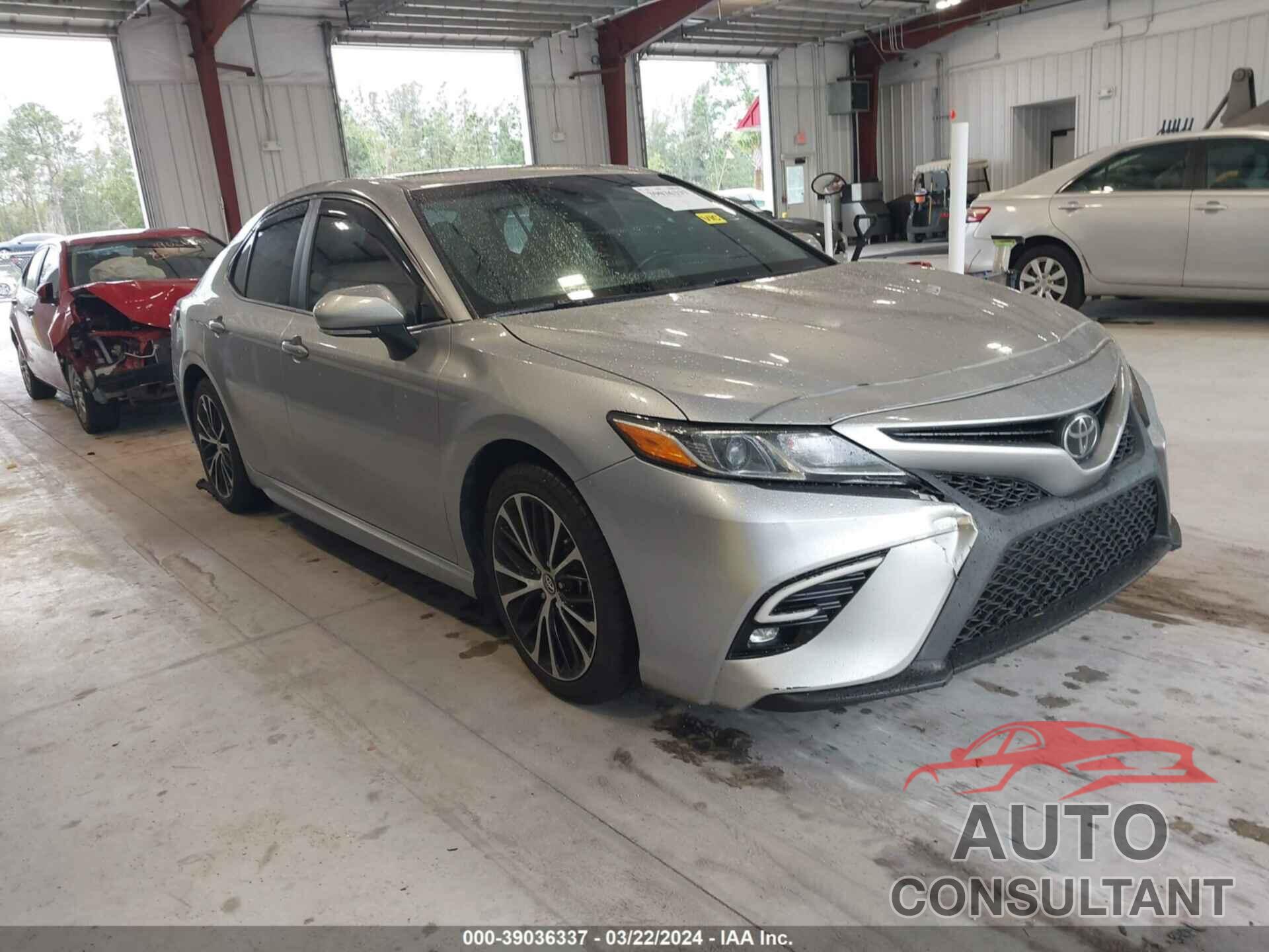 TOYOTA CAMRY 2018 - 4T1B11HK3JU025434
