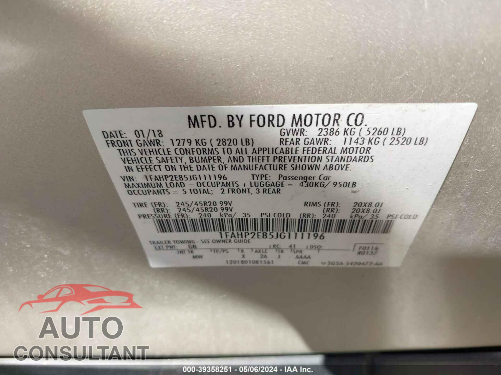 FORD TAURUS 2018 - 1FAHP2E85JG111196