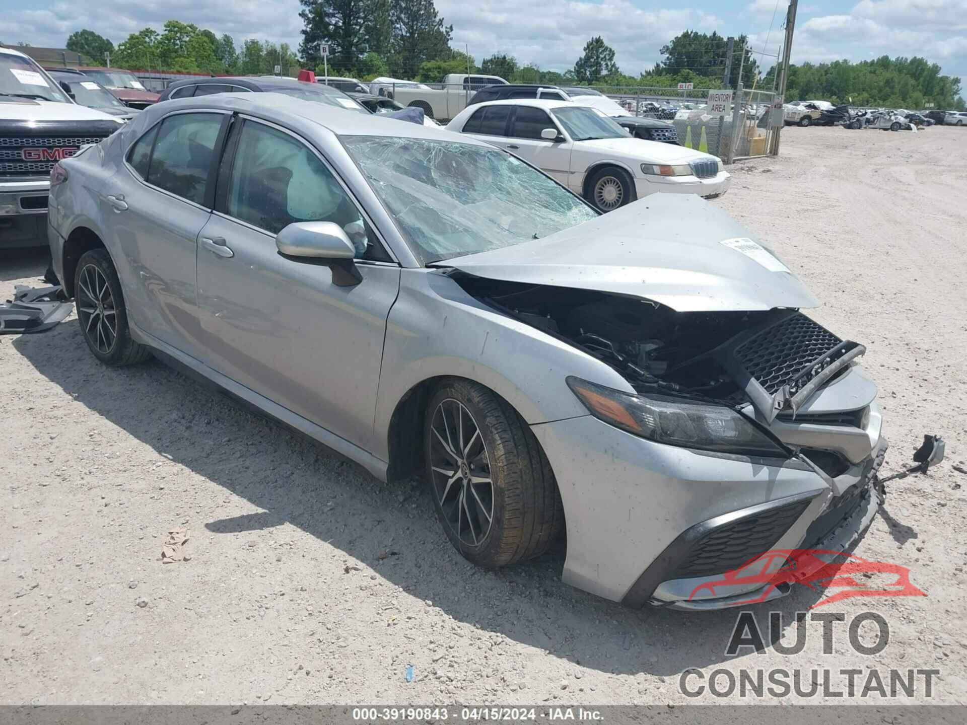 TOYOTA CAMRY 2021 - 4T1G11AK4MU460774