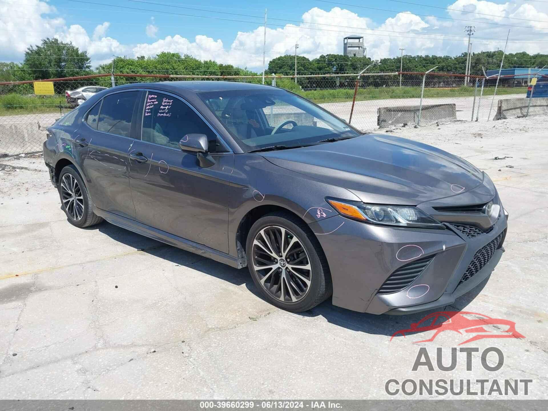 TOYOTA CAMRY 2018 - 4T1B11HK7JU128372