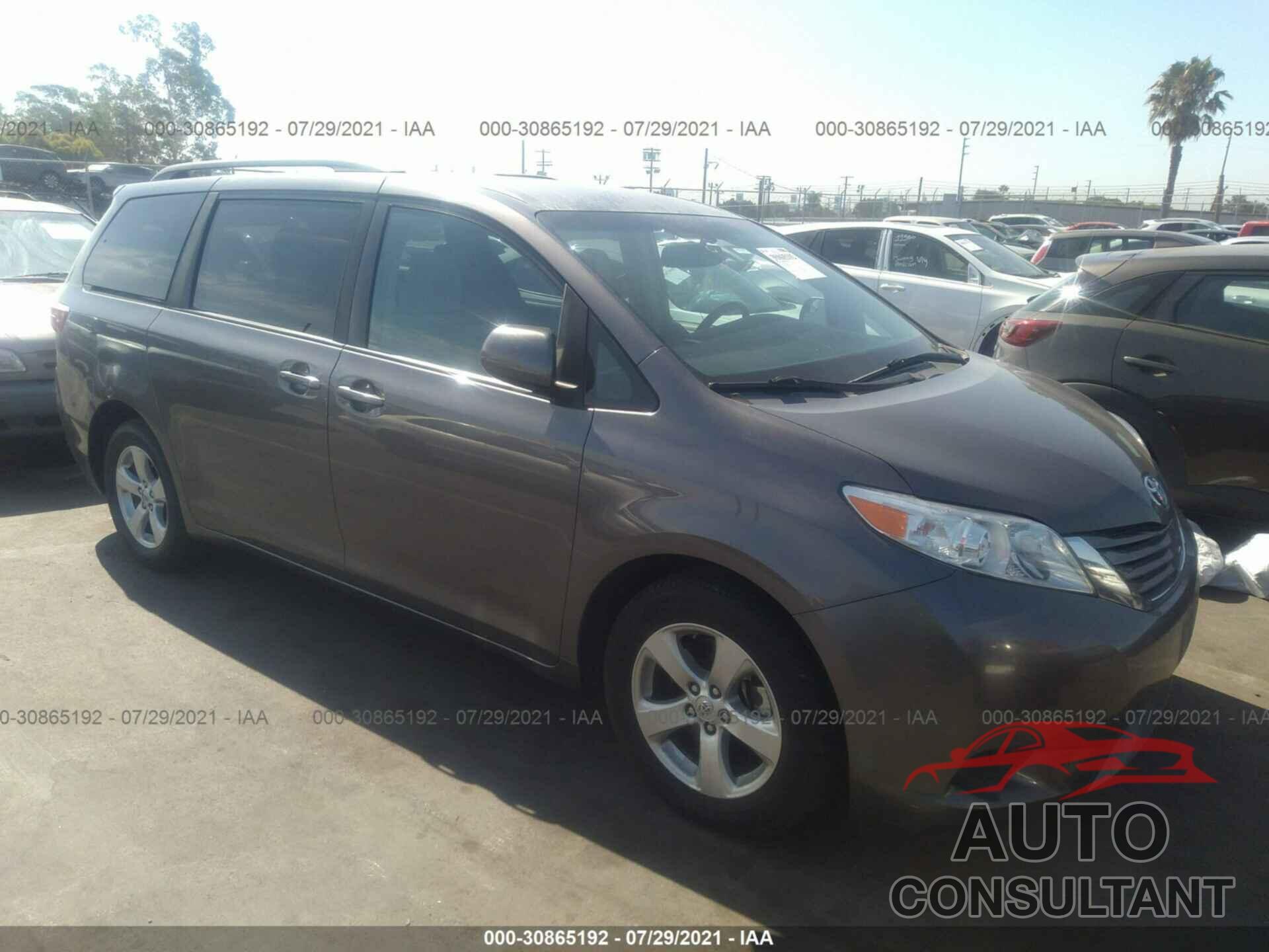 TOYOTA SIENNA 2017 - 5TDKZ3DC8HS852240