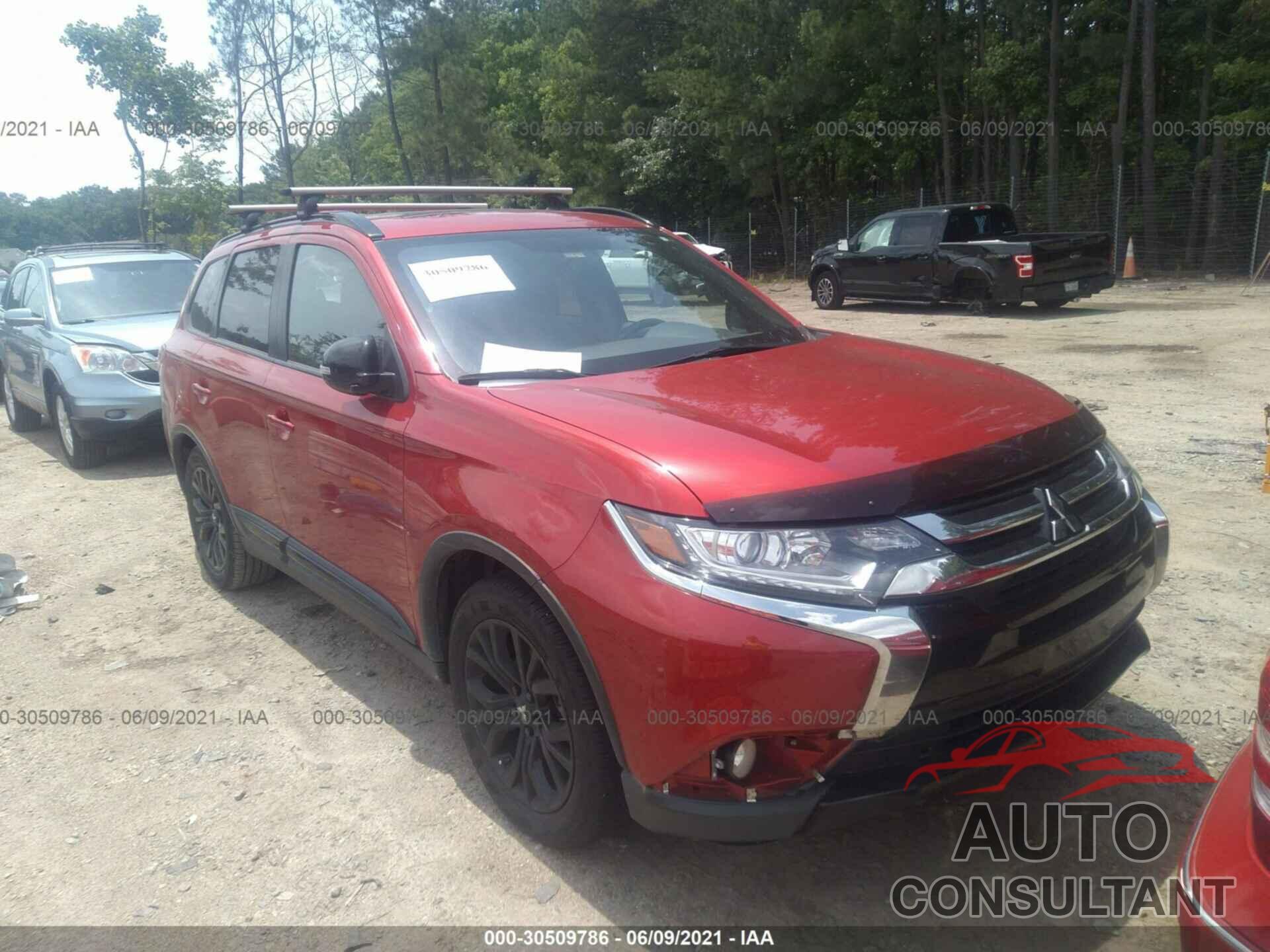 MITSUBISHI OUTLANDER 2018 - JA4AD3A30JZ059883