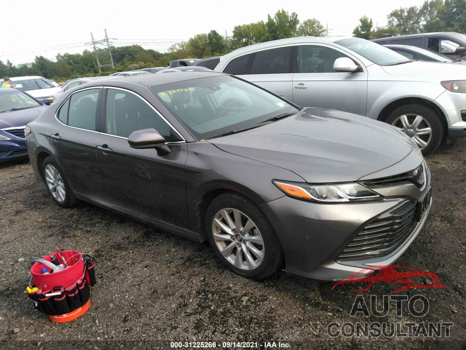 TOYOTA CAMRY 2018 - 4T1B11HK3JU573448