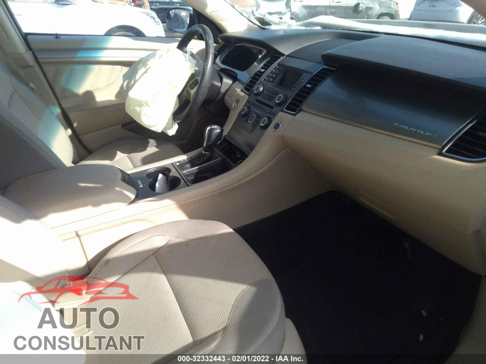 FORD TAURUS 2018 - 1FAHP2E80JG132120