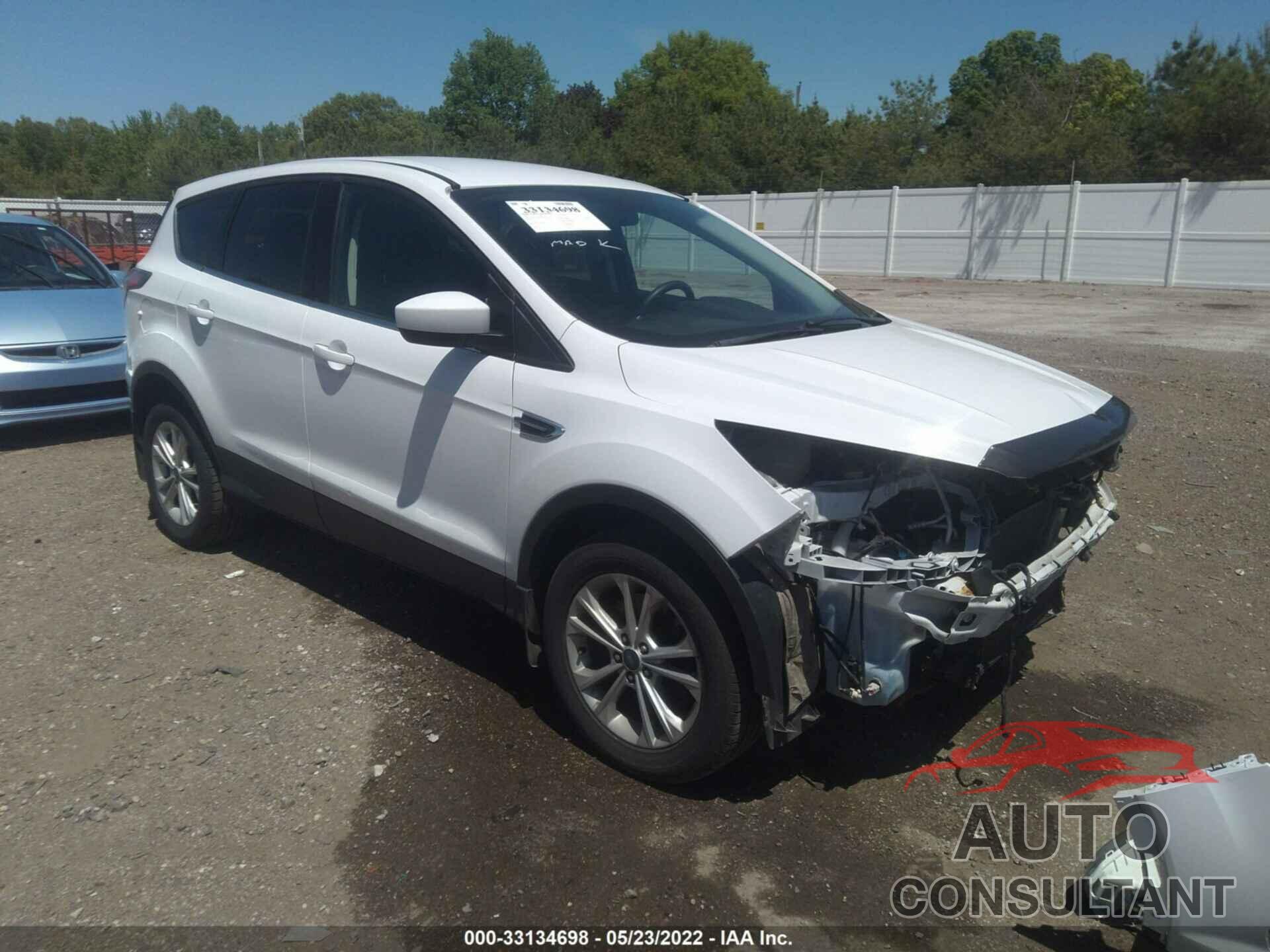FORD ESCAPE 2017 - 1FMCU9GD5HUA01854