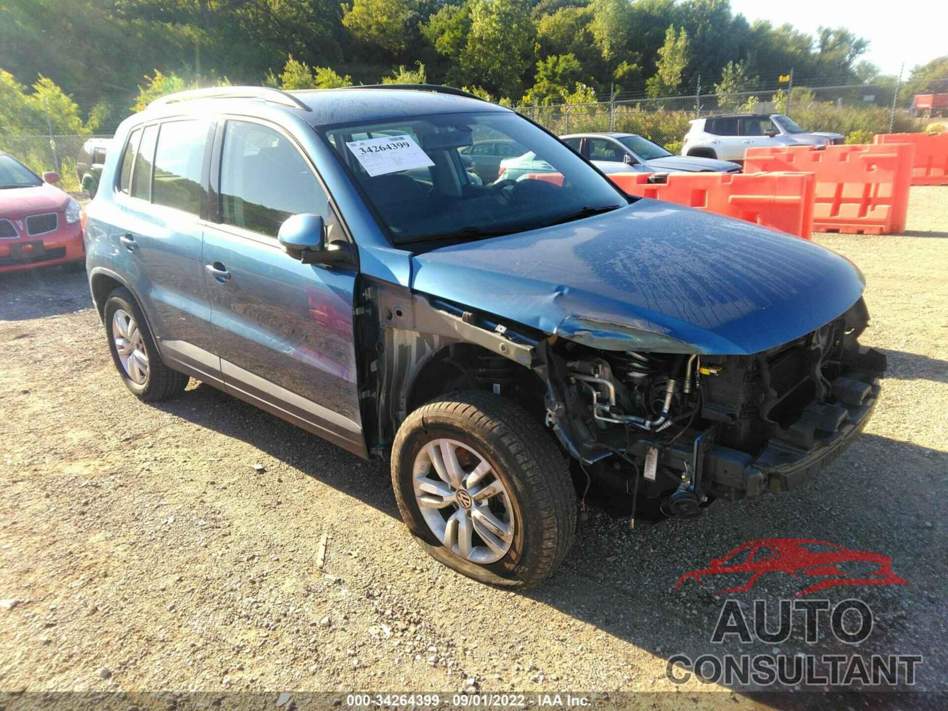 VOLKSWAGEN TIGUAN 2017 - WVGAV7AX7HK008585