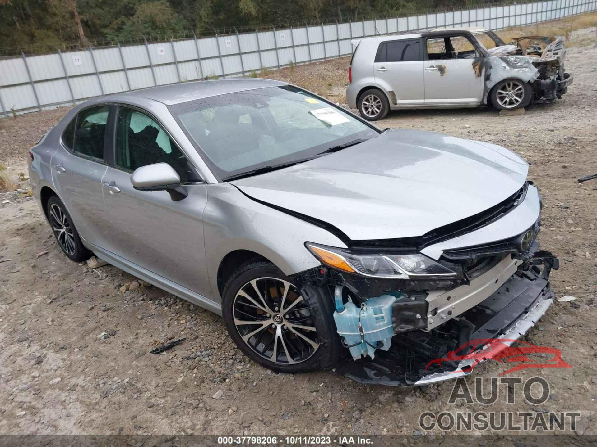 TOYOTA CAMRY 2018 - 4T1B11HK0JU549799