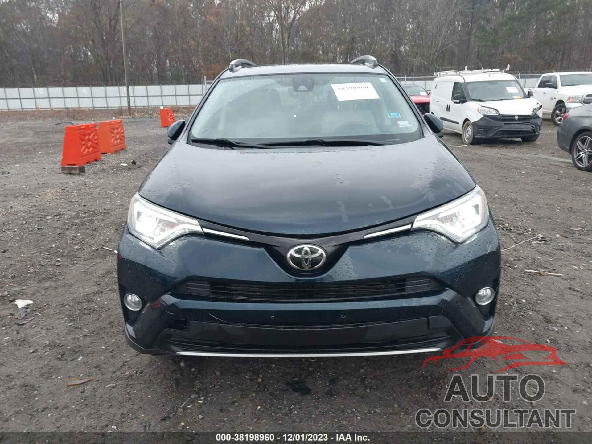 TOYOTA RAV4 2018 - JTMDFREV8JJ224587