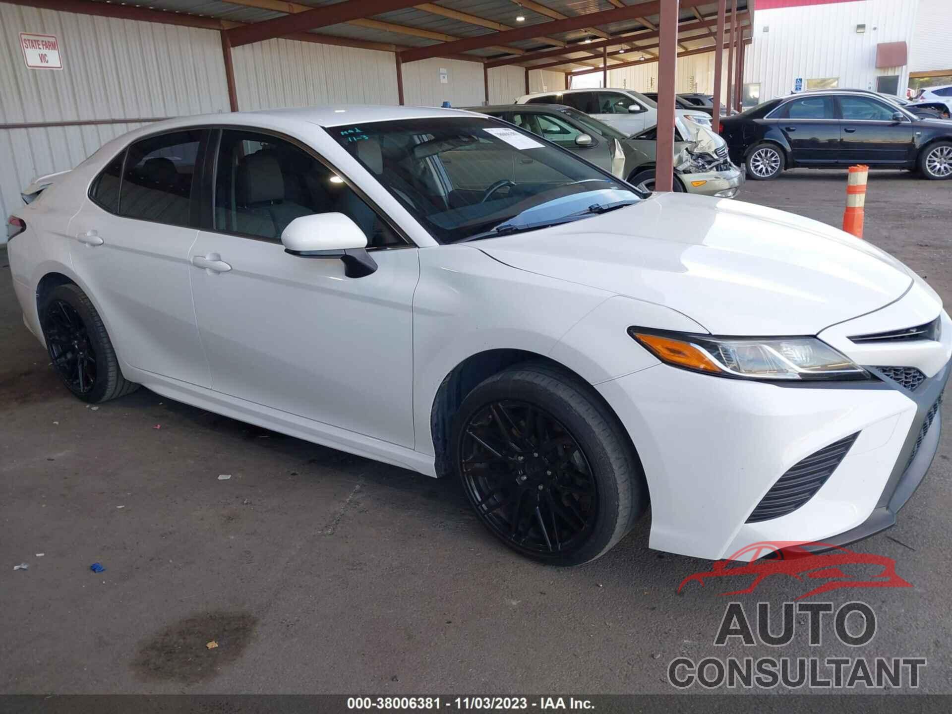 TOYOTA CAMRY 2018 - JTNB11HKXJ3001864