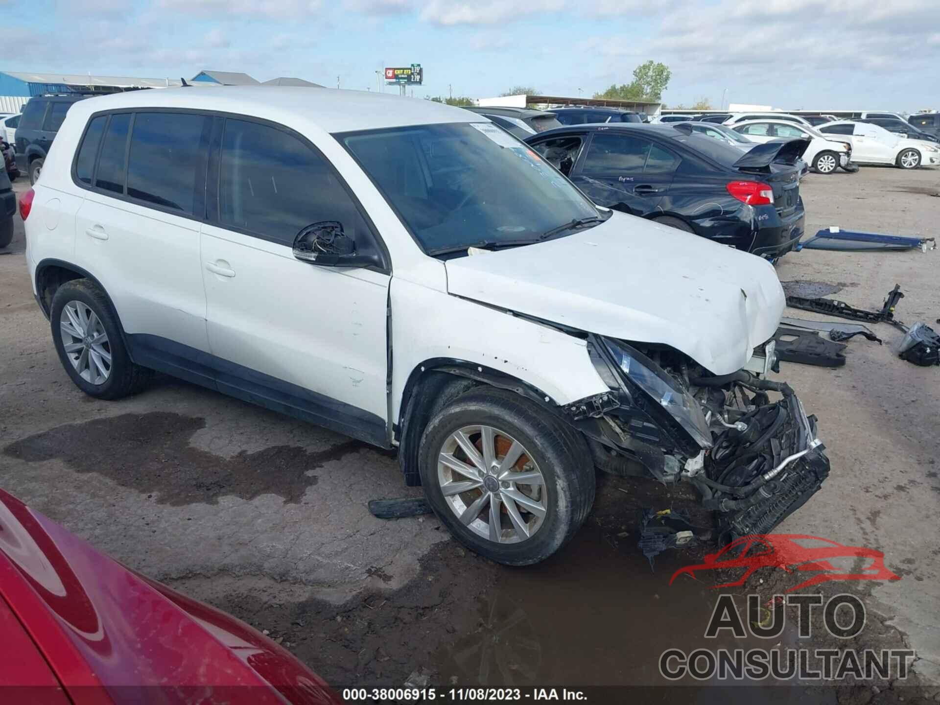 VOLKSWAGEN TIGUAN 2017 - WVGBV7AX5HK044103