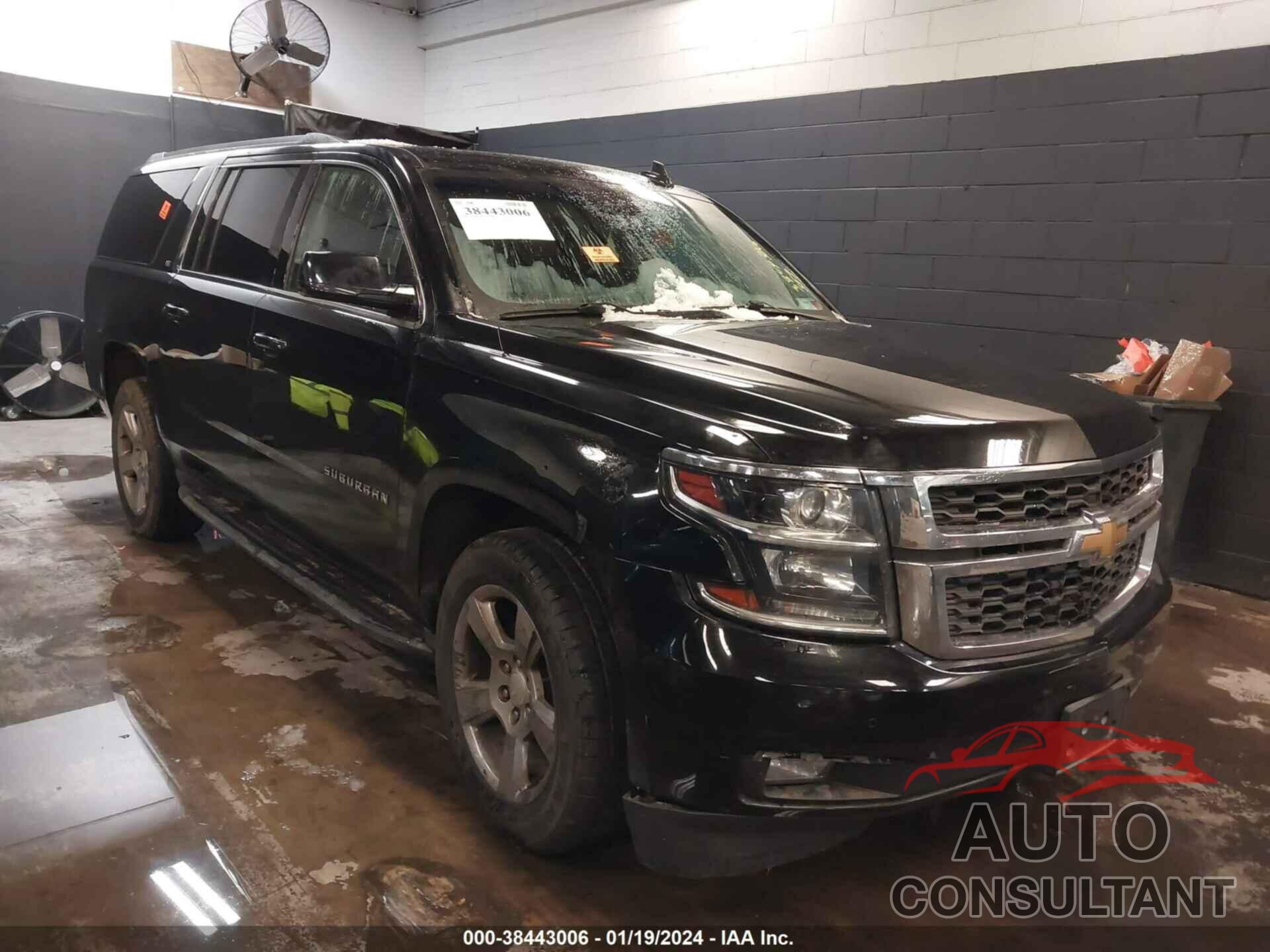 CHEVROLET SUBURBAN 2019 - 1GNSKHKC5KR340789