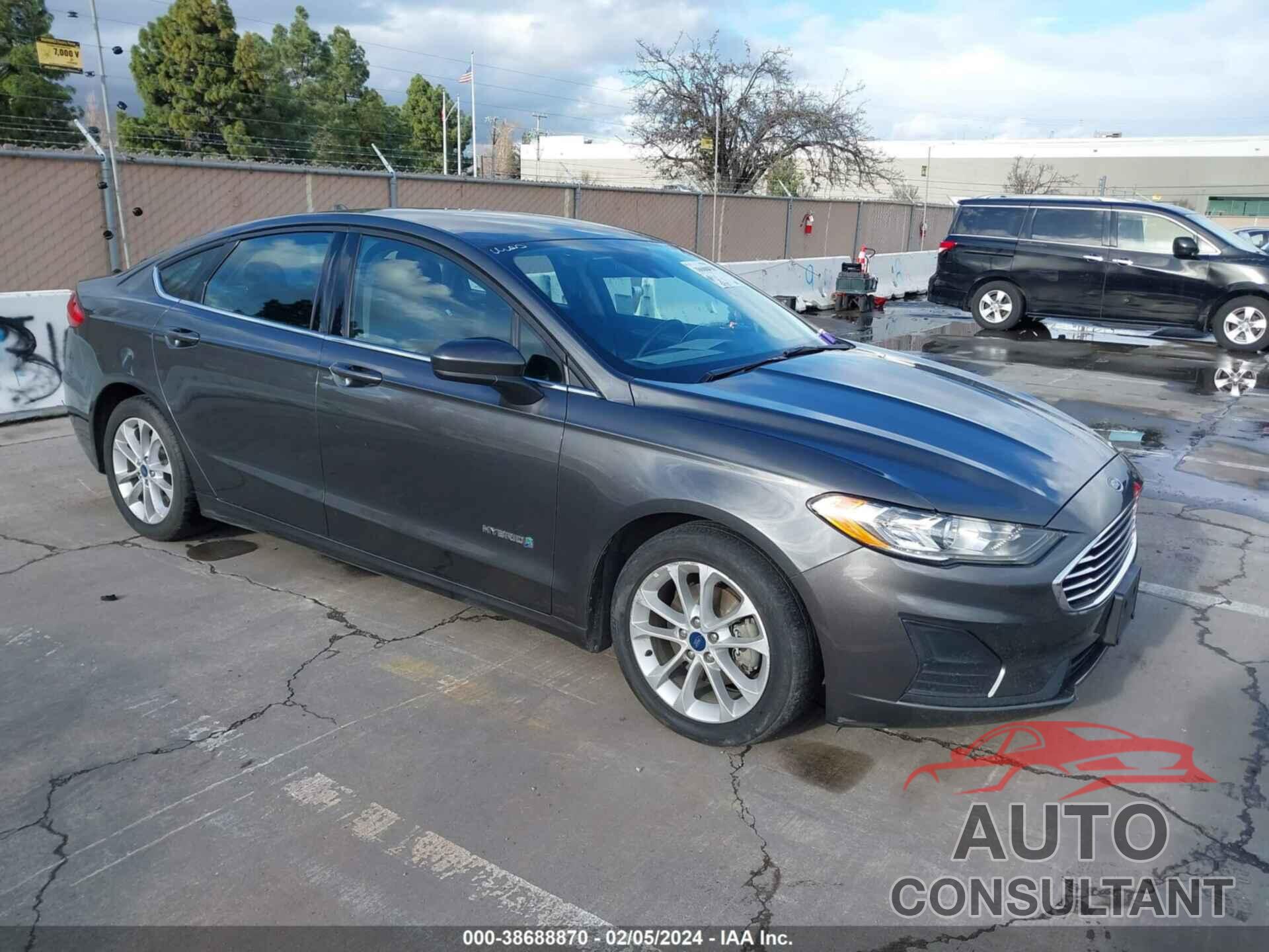 FORD FUSION HYBRID 2019 - 3FA6P0LU5KR182307