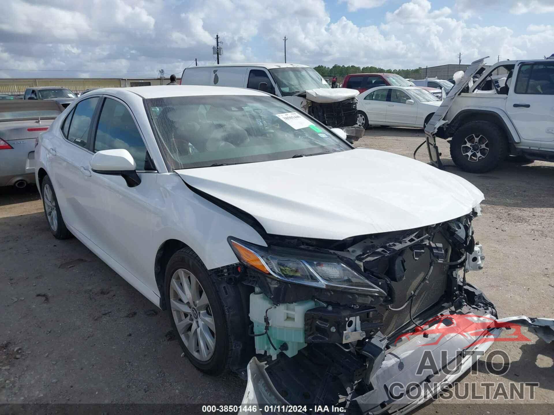 TOYOTA CAMRY 2018 - 4T1B11HK8JU088755