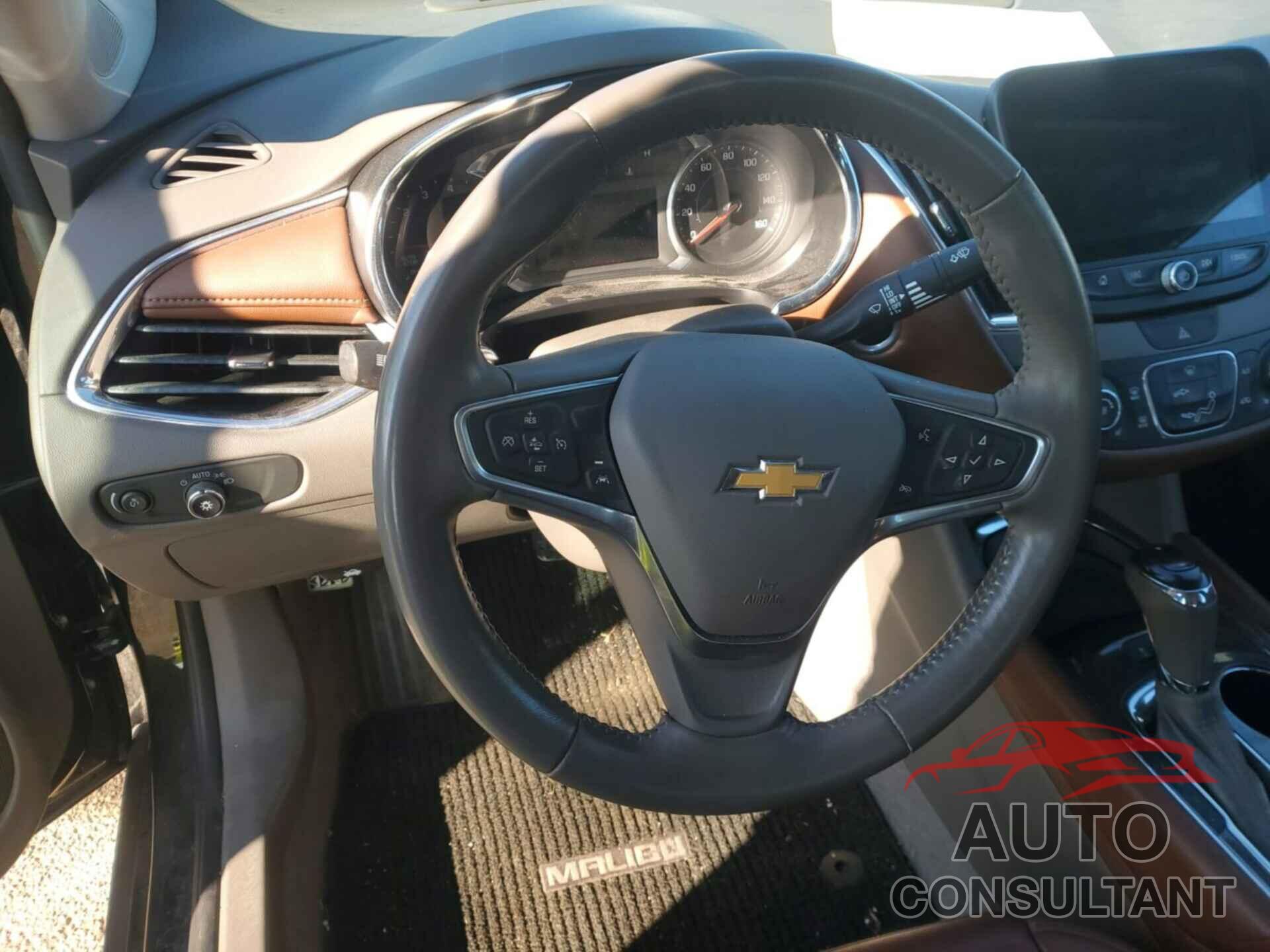 CHEVROLET MALIBU 2018 - 1G1ZD5ST1JF175574