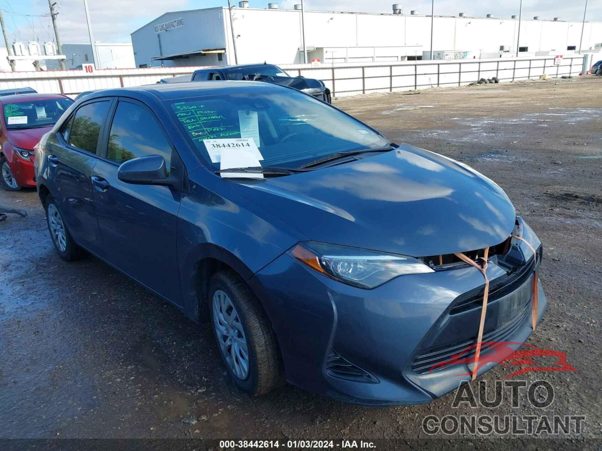 TOYOTA COROLLA 2018 - 5YFBURHE0JP798346
