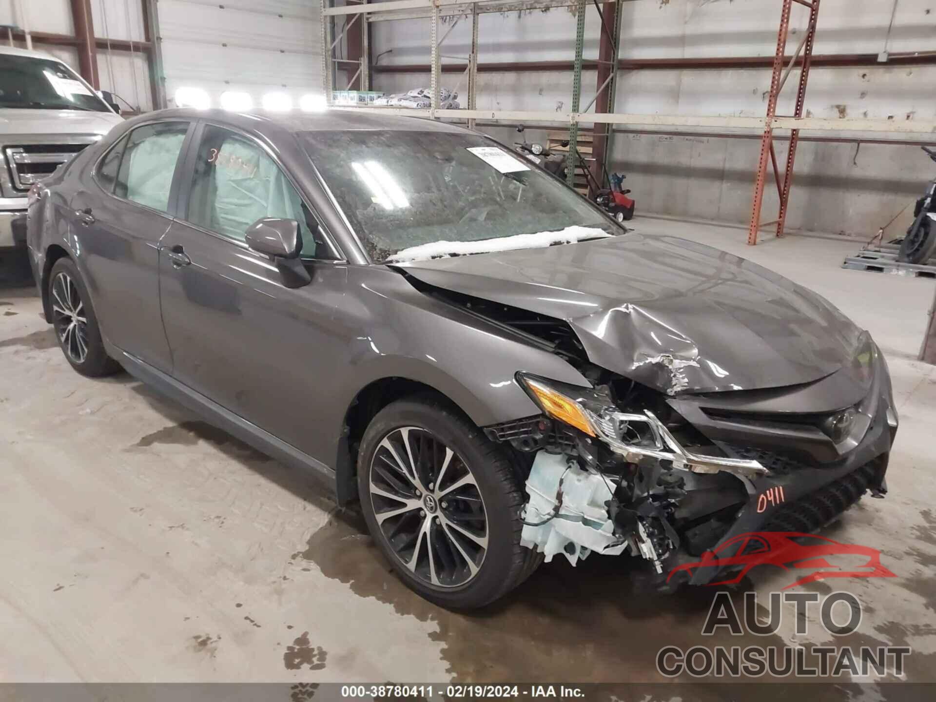 TOYOTA CAMRY 2018 - 4T1B11HK4JU030769