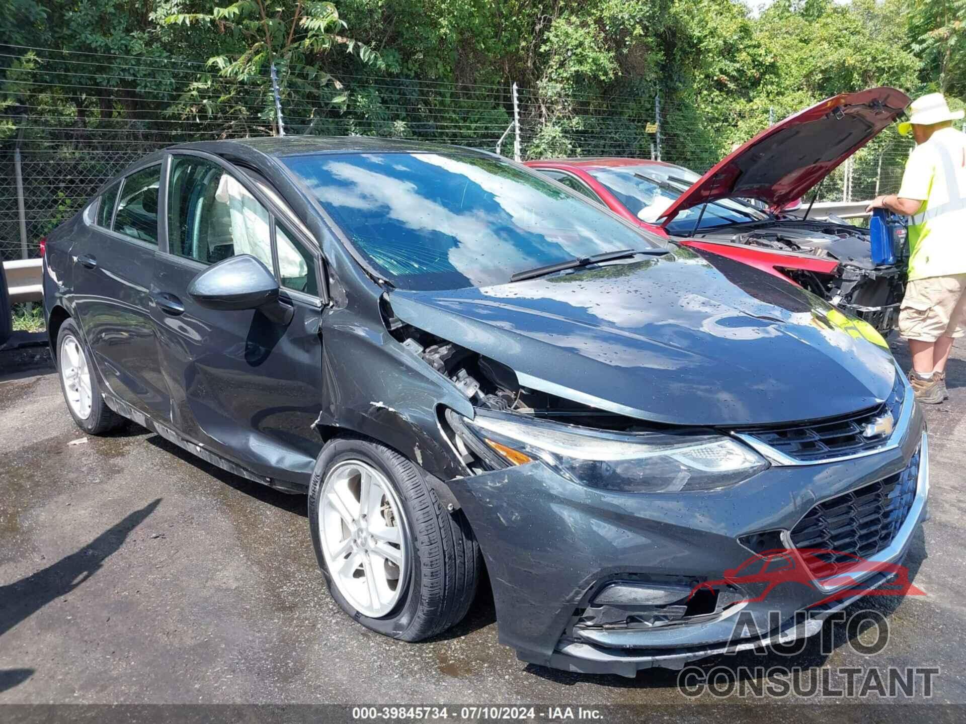 CHEVROLET CRUZE 2018 - 1G1BE5SM1J7205626