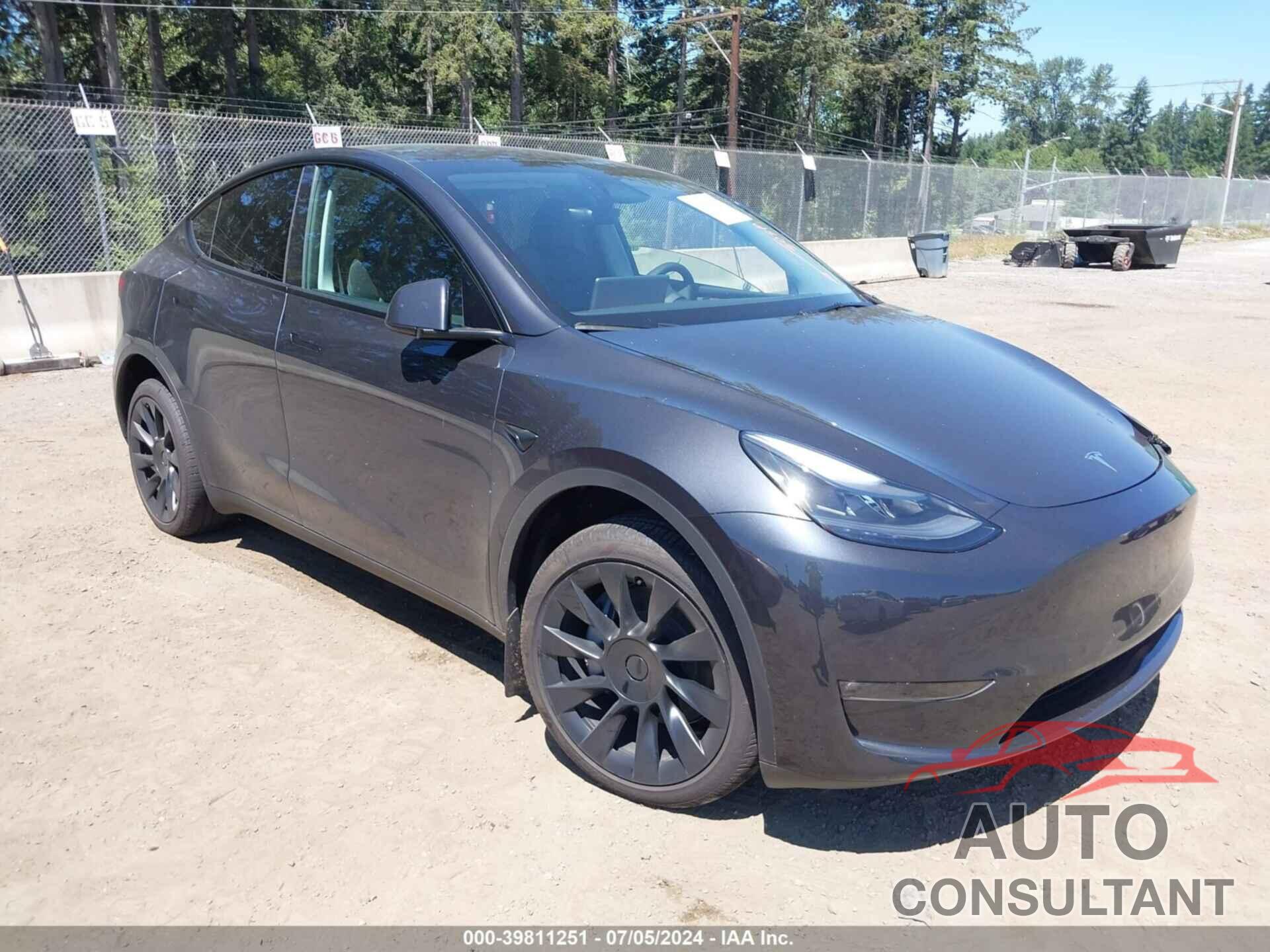 TESLA MODEL Y 2024 - 7SAYGDEE4RF014379