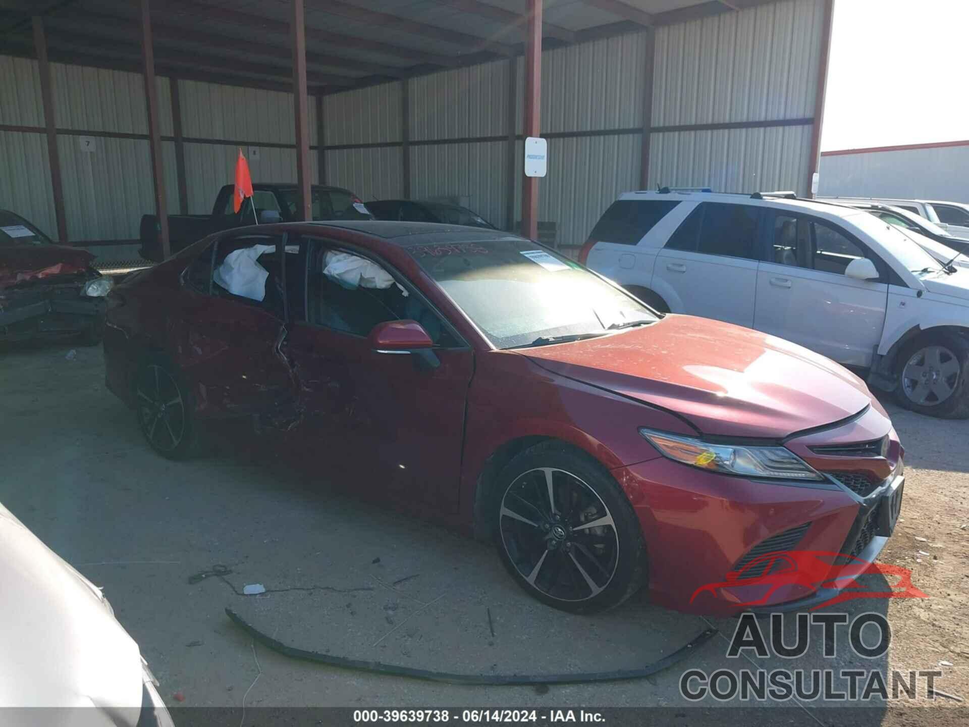 TOYOTA CAMRY 2018 - 4T1B61HK5JU560878