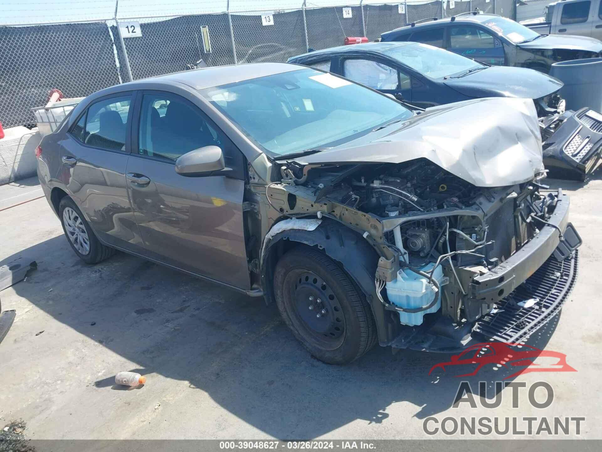 TOYOTA COROLLA 2018 - 5YFBURHE2JP739959