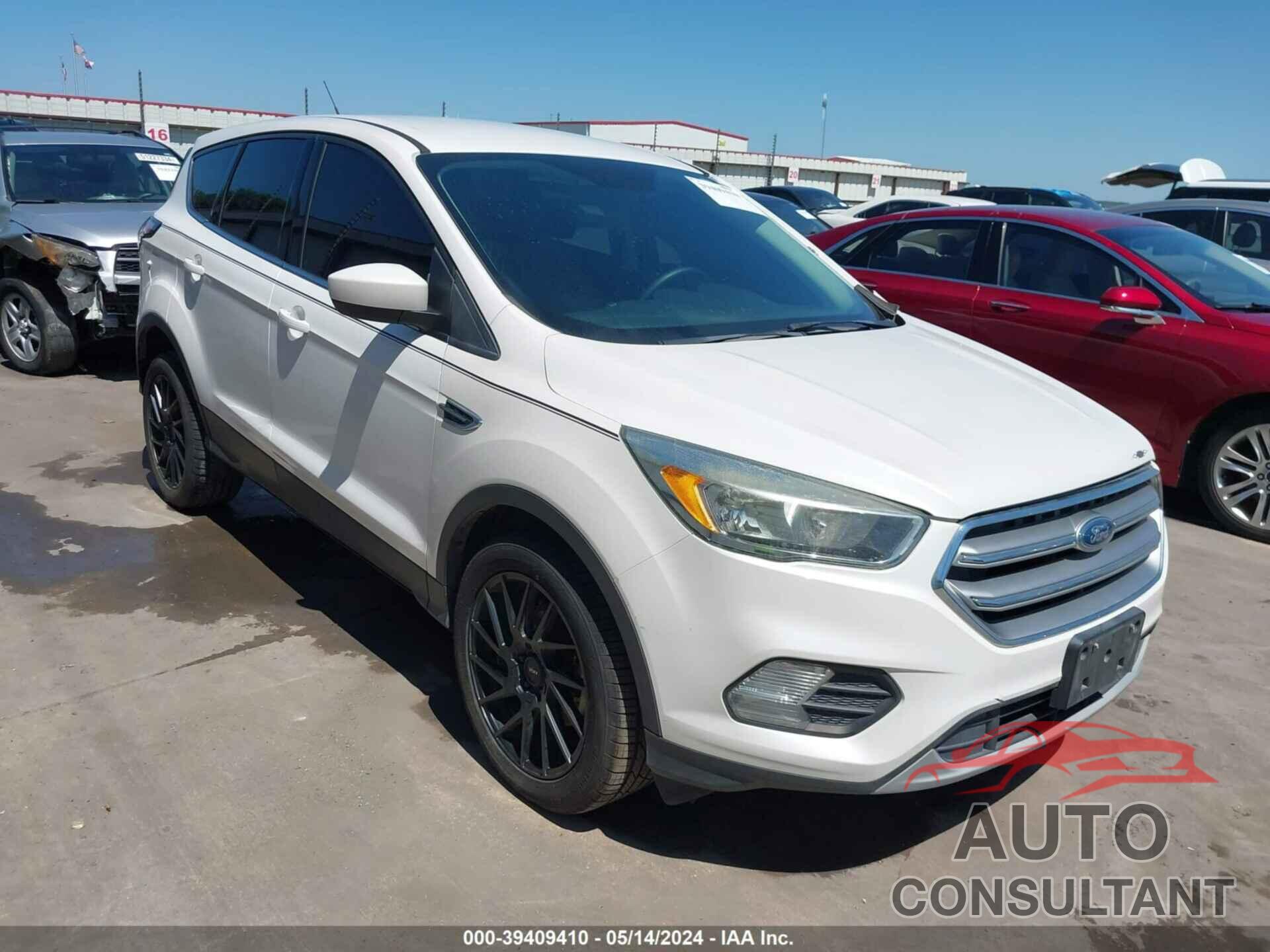 FORD ESCAPE 2017 - 1FMCU0GD8HUE95669